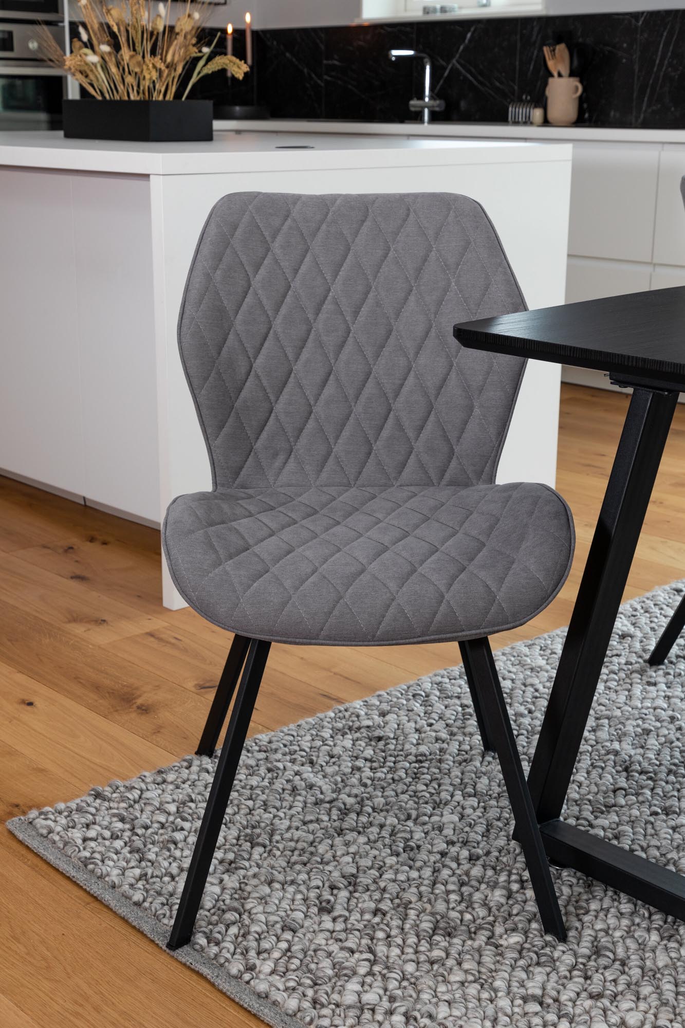 Inca Esszimmerset ausziehbar (Gemma) 160cm/4St. in Schwarz / Grau präsentiert im Onlineshop von KAQTU Design AG. Esszimmerset ist von Venture Home