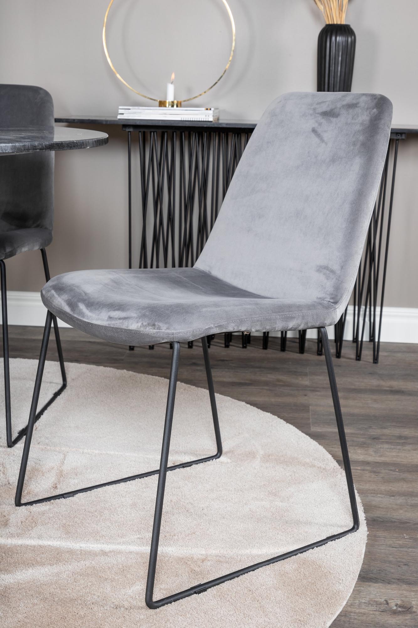 Estelle Esszimmerset + Muce ⌀106cm/4St. in Schwarz / Grau / Gold präsentiert im Onlineshop von KAQTU Design AG. Esszimmerset ist von Venture Home