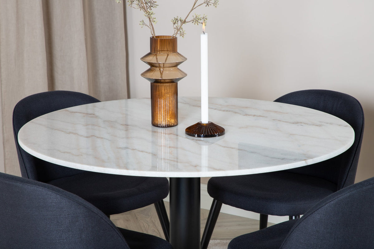 Esszimmertisch Estelle mit weisser Marmorplatte und Stahlgestell, dazu Samtstühle der Velvet-Serie mit schwarz pulverbeschichtetem Gestell