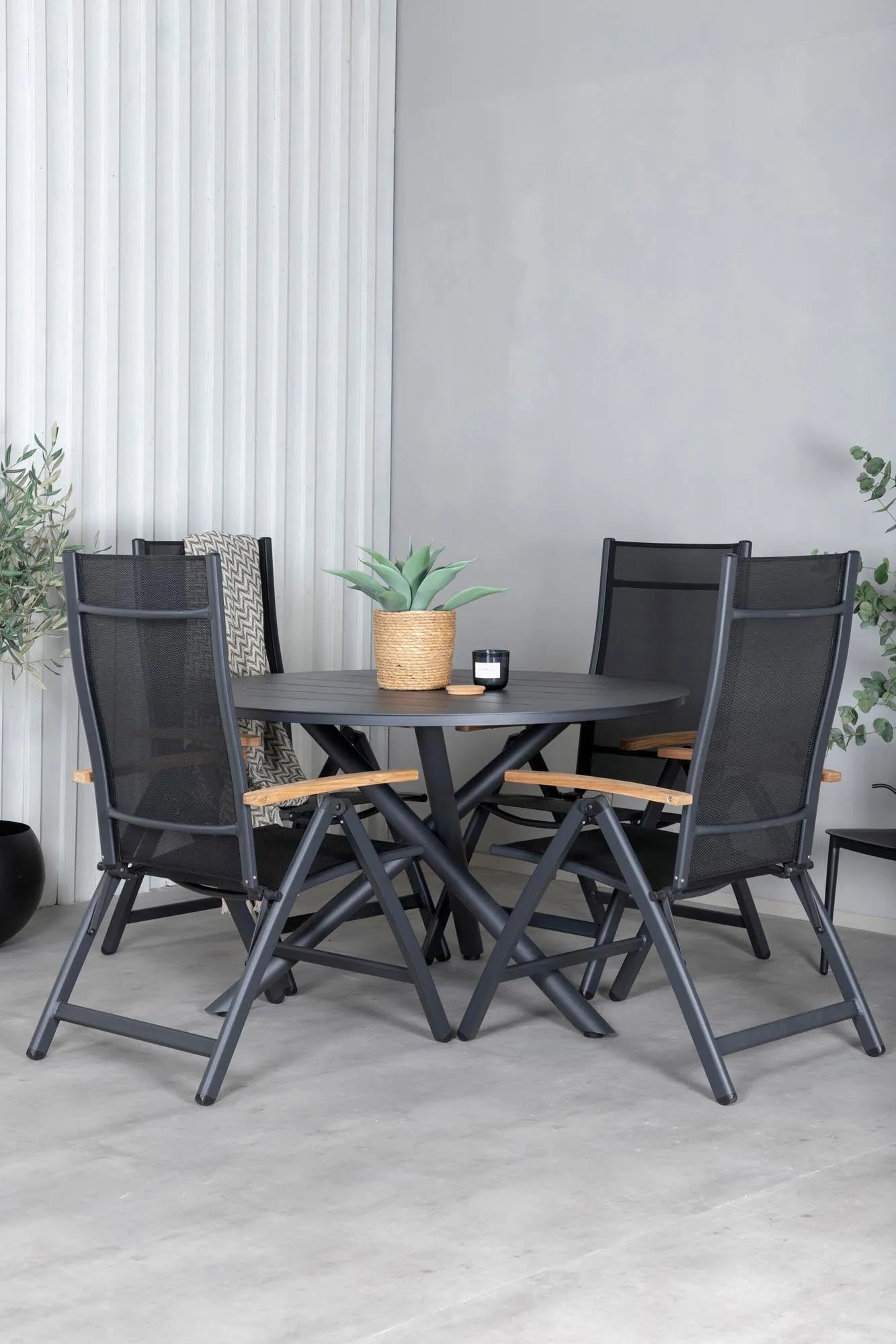 Elegantes Alma Tischset für stilvolle Outdoor-Dinner von Venture Home.
