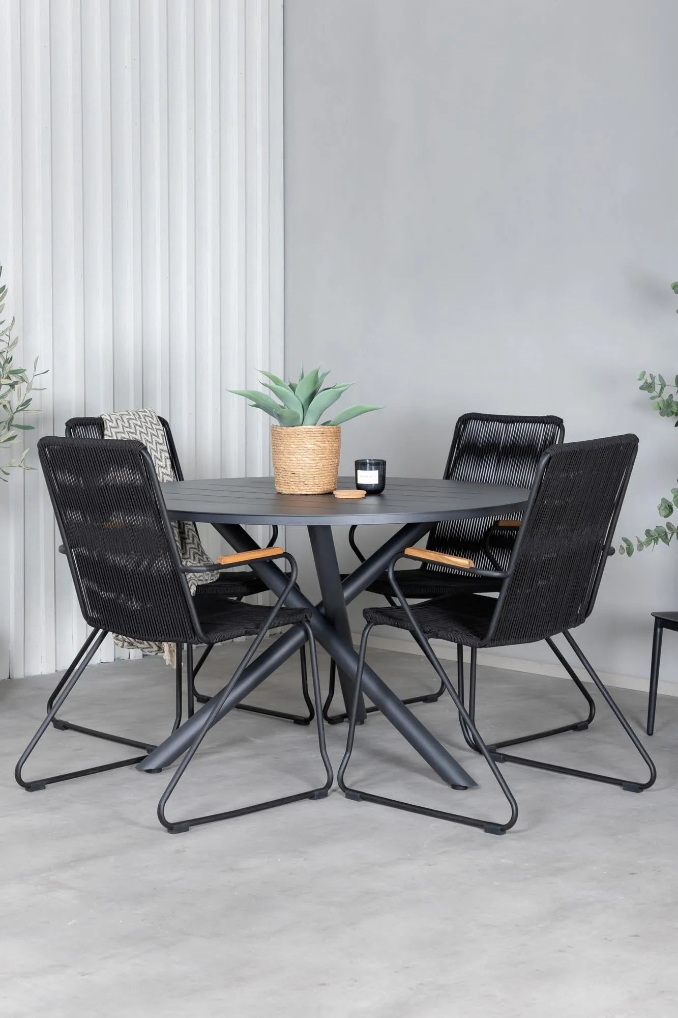 Elegantes Alma Tischset: Perfekt für stilvolle Outdoor-Dinner.