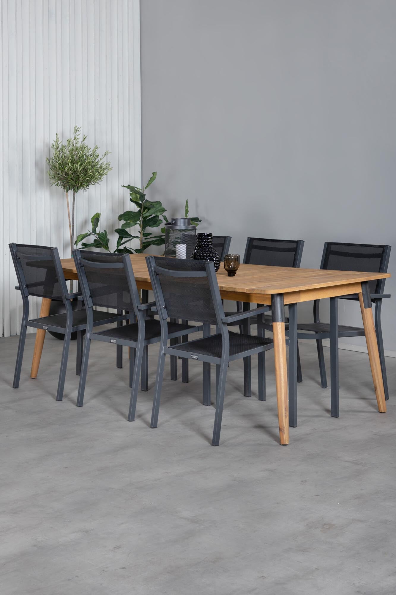 Julian Outdoor-Tischset + Copacabana 210cm/6St. in Schwarz präsentiert im Onlineshop von KAQTU Design AG. Gartentischset ist von Venture Home
