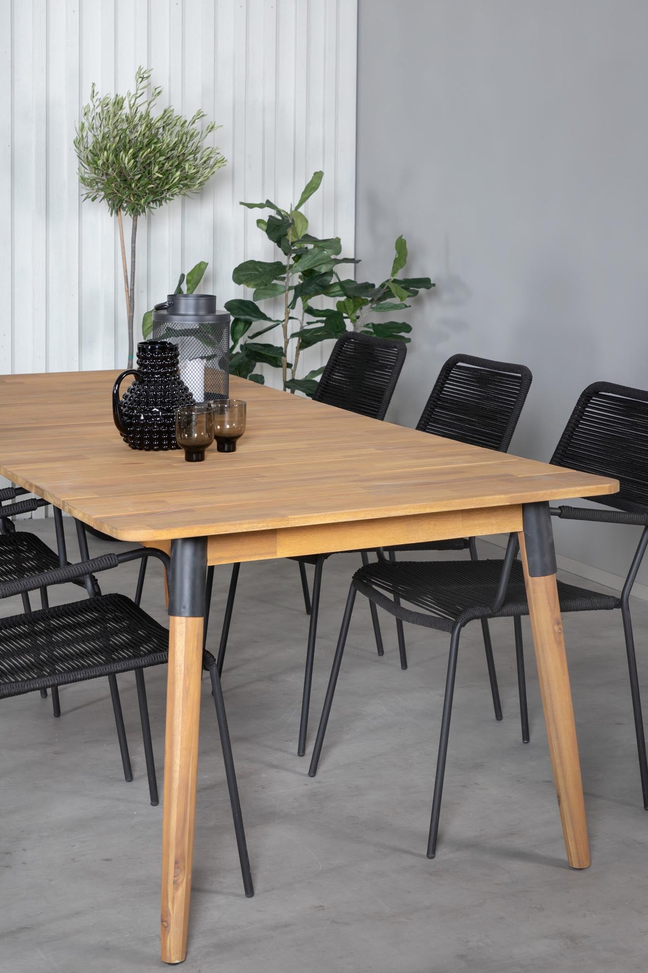 Elegantes Julian Outdoor-Tischset mit 6 bequemen Lindos Armchairs aus robustem Akazienholz und pflegeleichtem Seil für unvergessliche Momente im Freien.