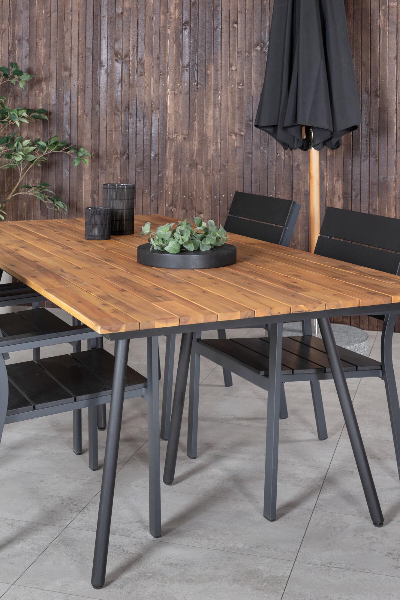 Chan Outdoor-Tischset + Levels 200cm/4St. in Schwarz präsentiert im Onlineshop von KAQTU Design AG. Gartentischset ist von Venture Home