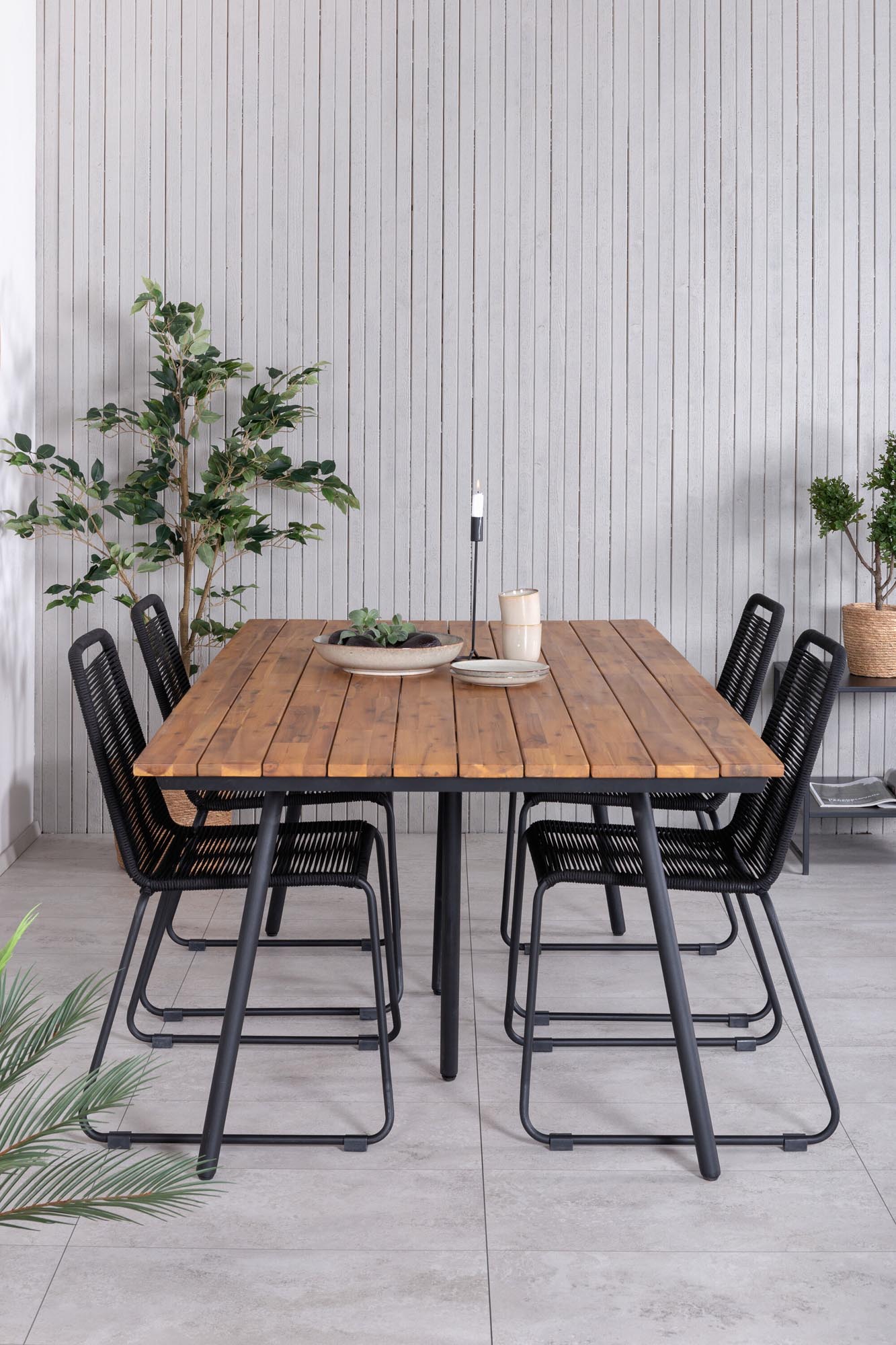 Chan Outdoor-Tischset + Lindos 200cm/4St. in Schwarz präsentiert im Onlineshop von KAQTU Design AG. Gartentischset ist von Venture Home