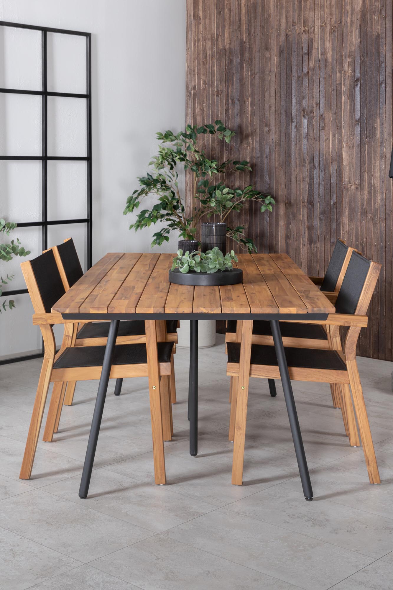 Chan Outdoor-Tischset + Venice 200cm/4St. in Schwarz, Natur präsentiert im Onlineshop von KAQTU Design AG. Gartentischset ist von Venture Home