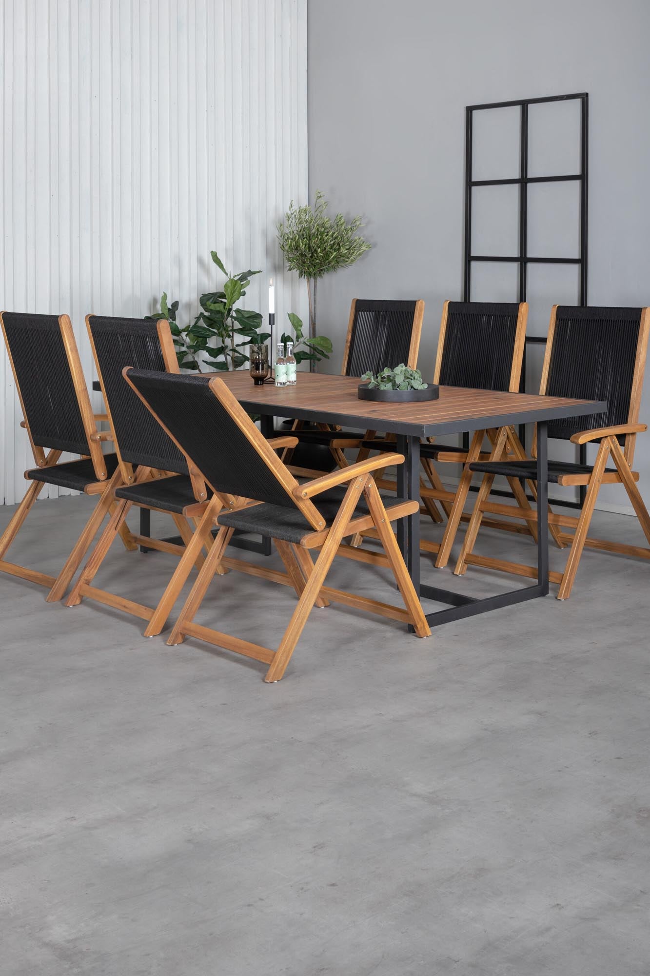 Stilvolles Khung Tischset für 6, ideal für entspannte Gartenfeste.