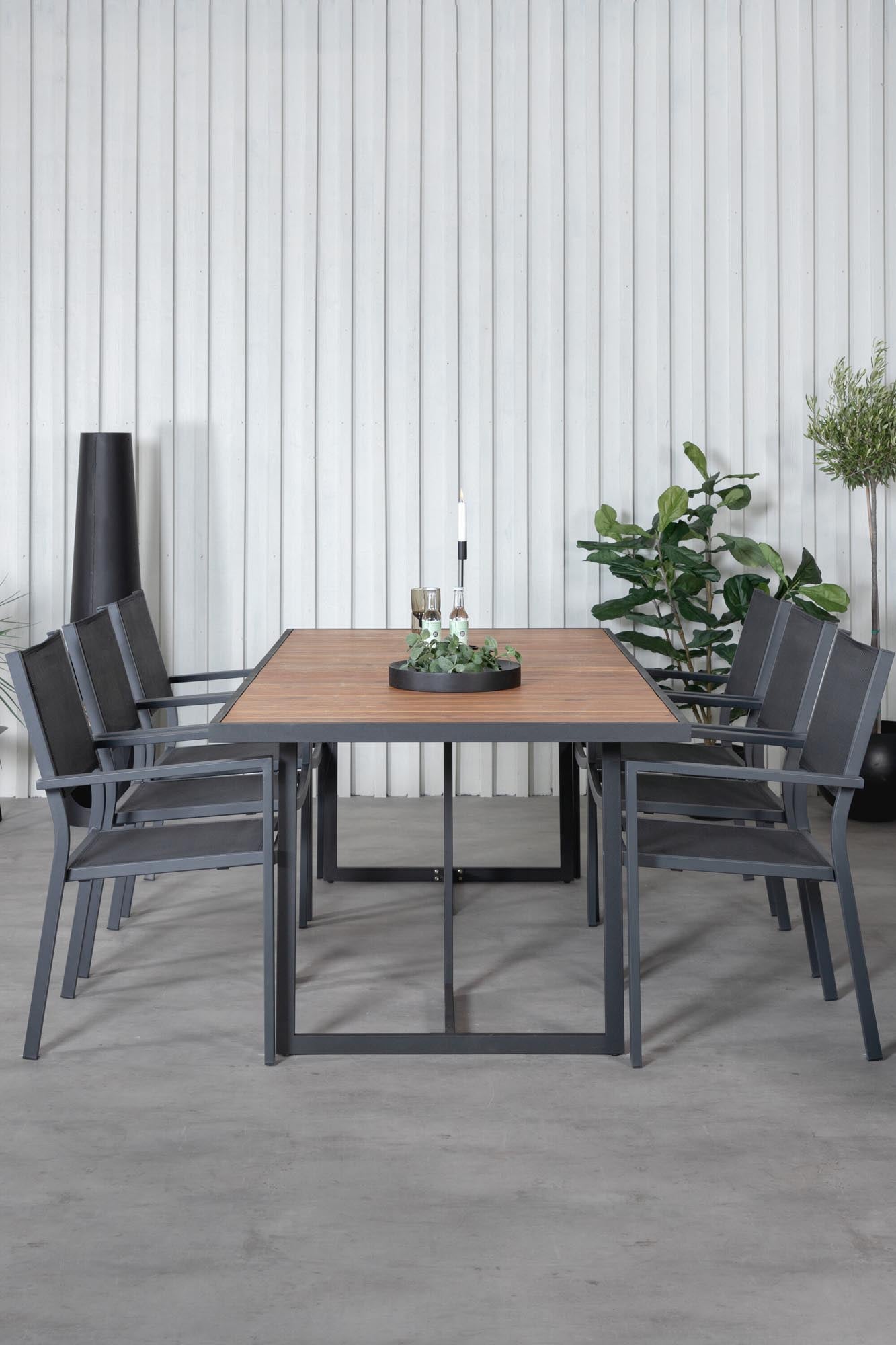Elegantes Khung Gartentisch-Set mit Copacabana-Stühlen von Venture Home, ideal für stilvolle Aussenbereiche.