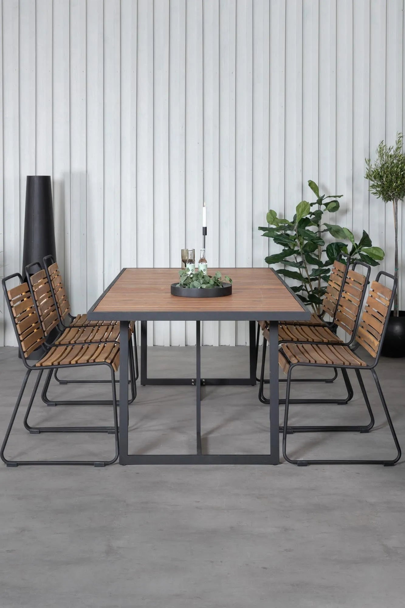 Elegantes Khung Tischset: Perfekt für stilvolle Outdoor-Dinner.