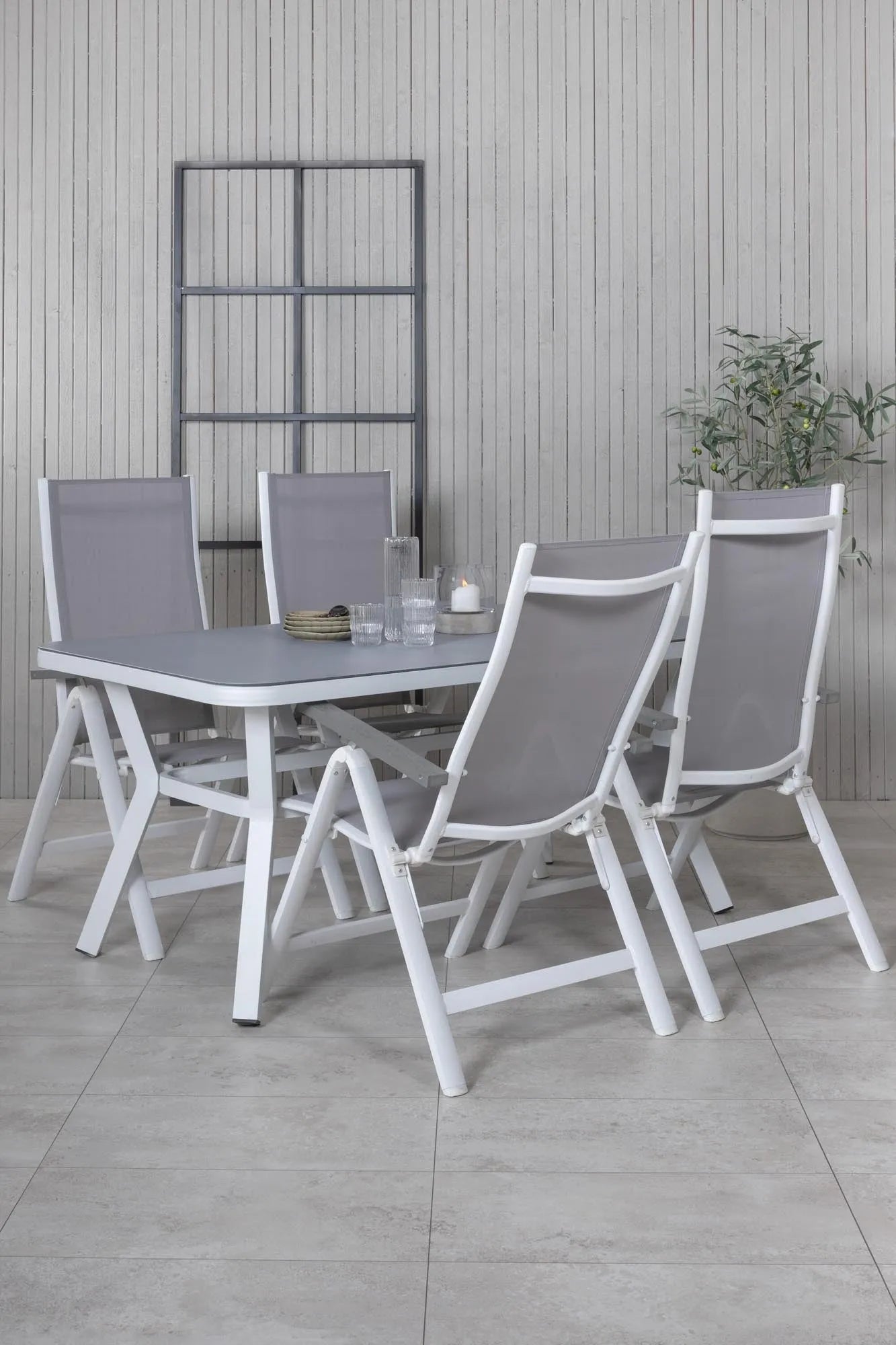 Stilvolles Virya Gartentisch-Set von Venture Home, rechteckig, perfekt für den Garten, langlebig, zeitgemäß und hochwertig.