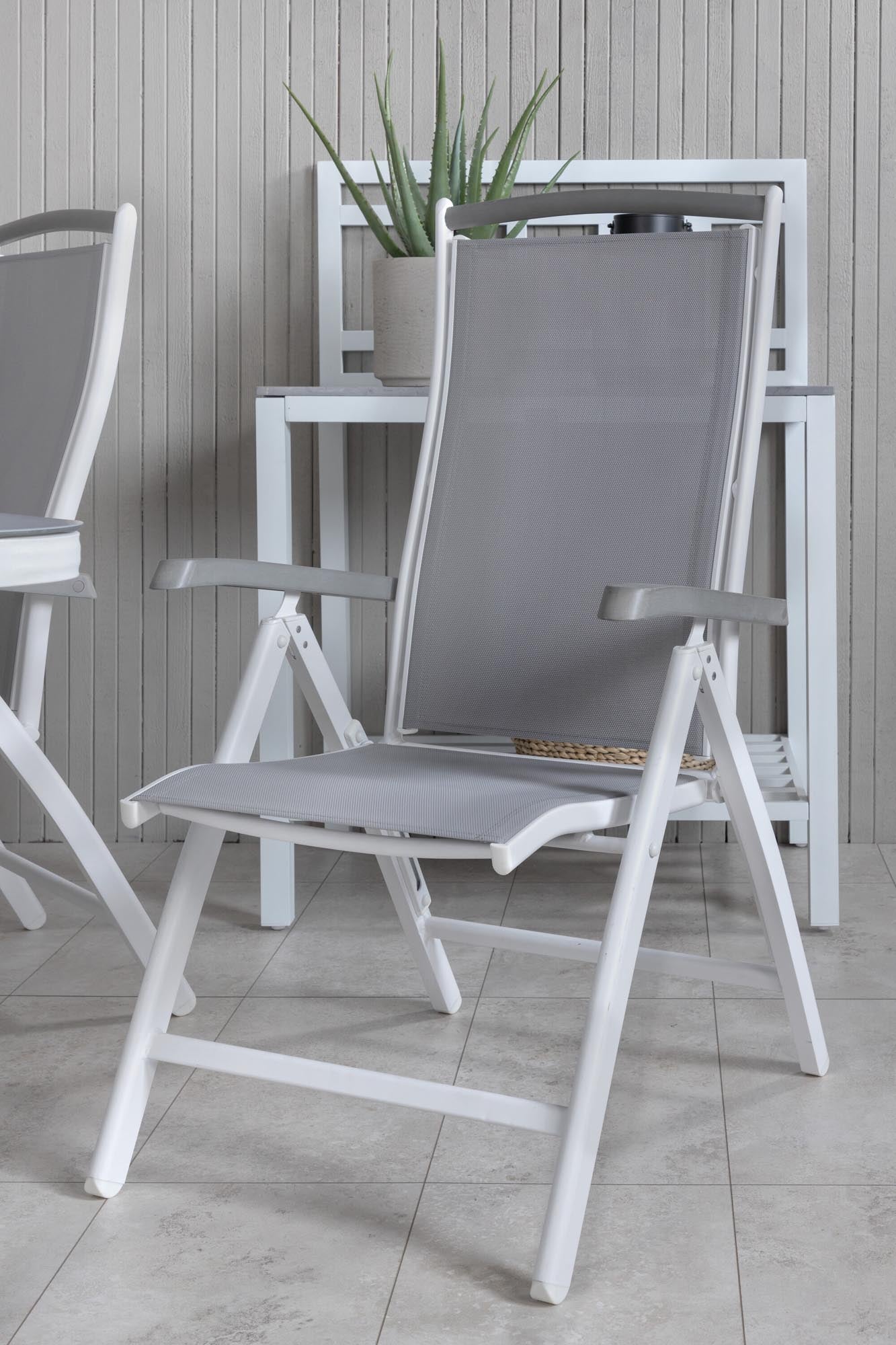 Virya Outdoor-Tischset + Albany 160cm/4St. in Grau weiss präsentiert im Onlineshop von KAQTU Design AG. Gartentischset ist von Venture Home