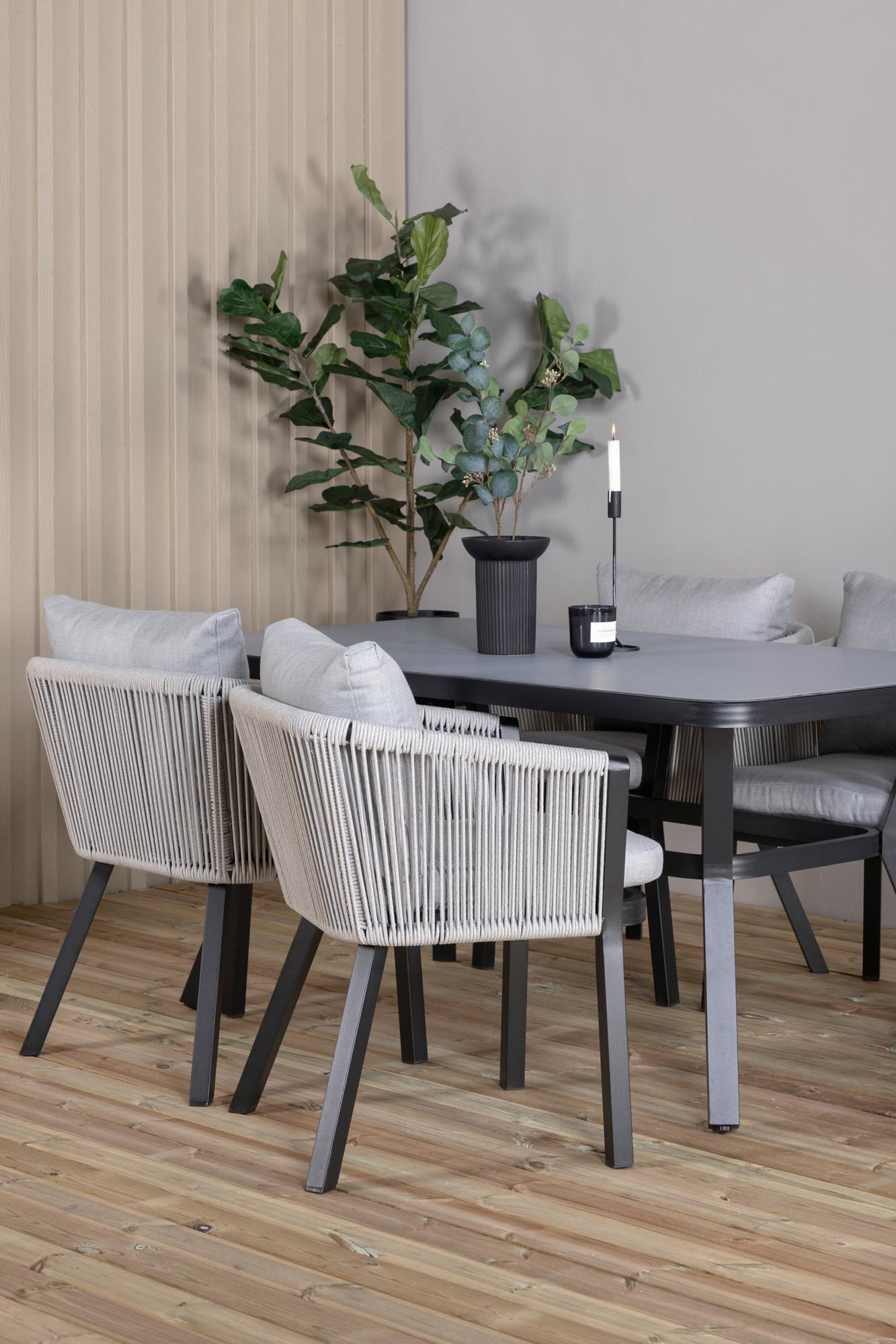 Virya Outdoor-Tischset 160cm/4St. in Schwarzgrau präsentiert im Onlineshop von KAQTU Design AG. Gartentischset ist von Venture Home