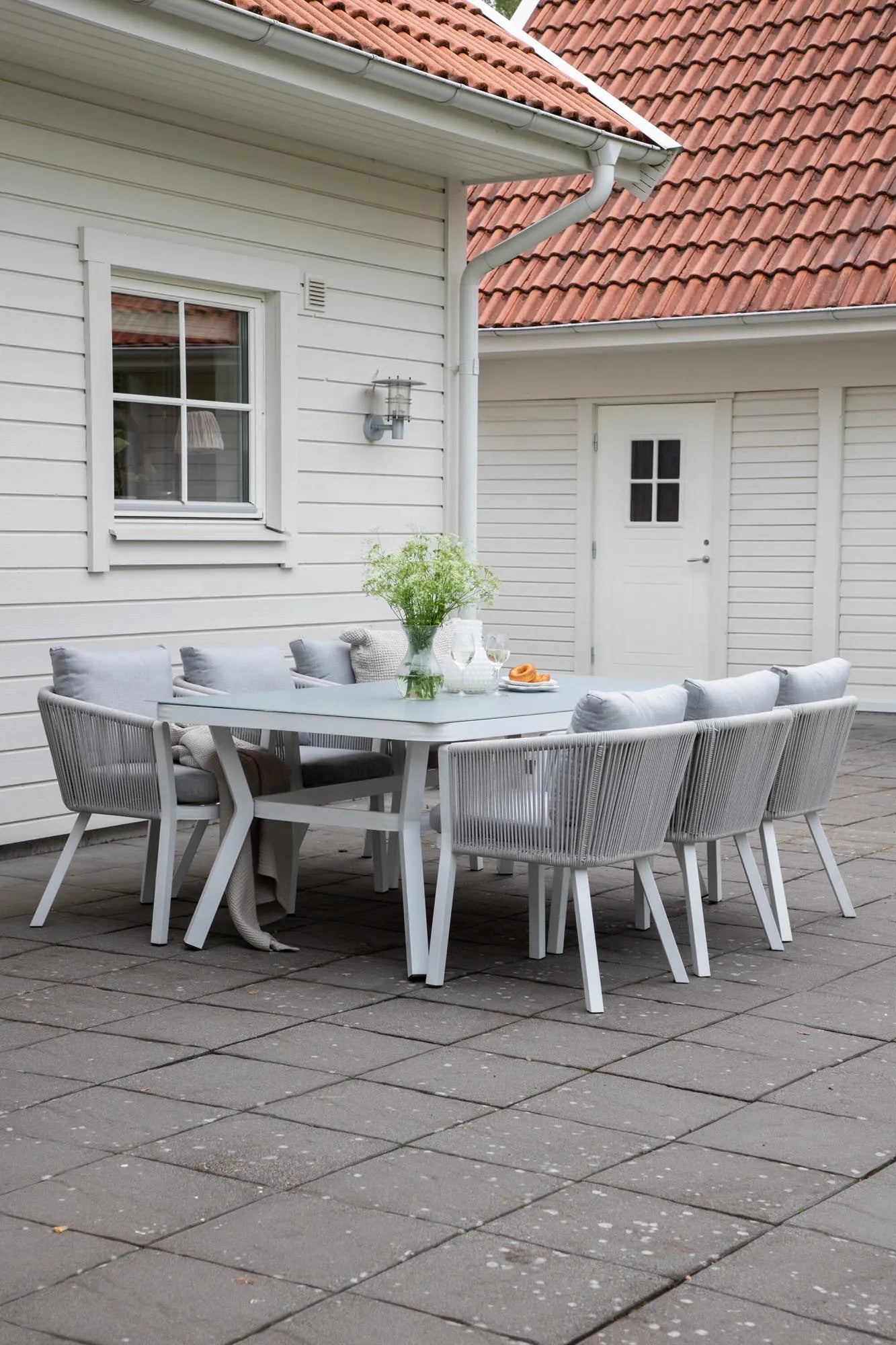 Elegantes Virya Tischset 200cm/6, ideal für stilvolle Outdoor-Dinner.