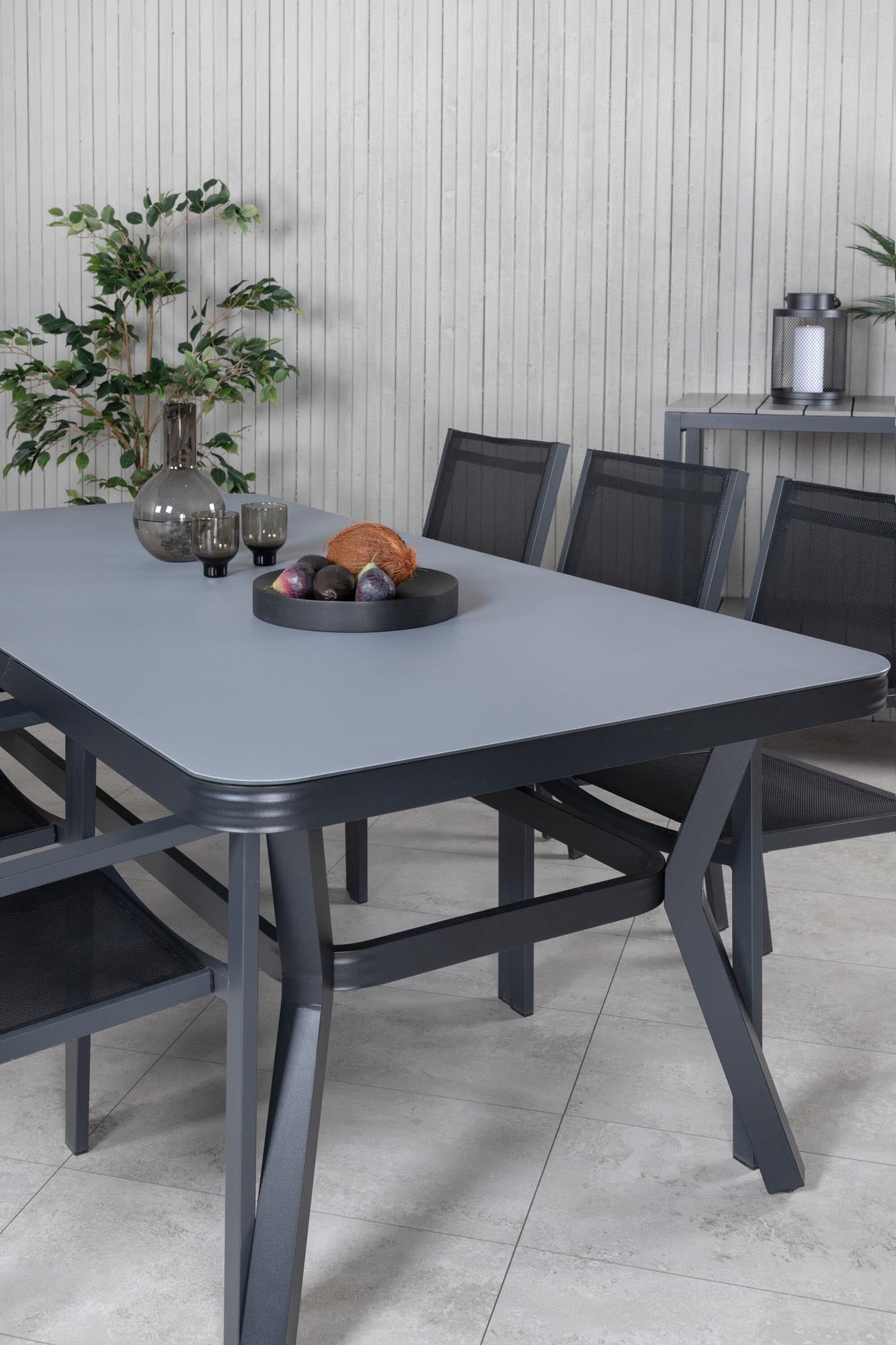 Virya Outdoor-Tischset + Copacabana 200cm/6St. in Schwarz präsentiert im Onlineshop von KAQTU Design AG. Gartentischset ist von Venture Home