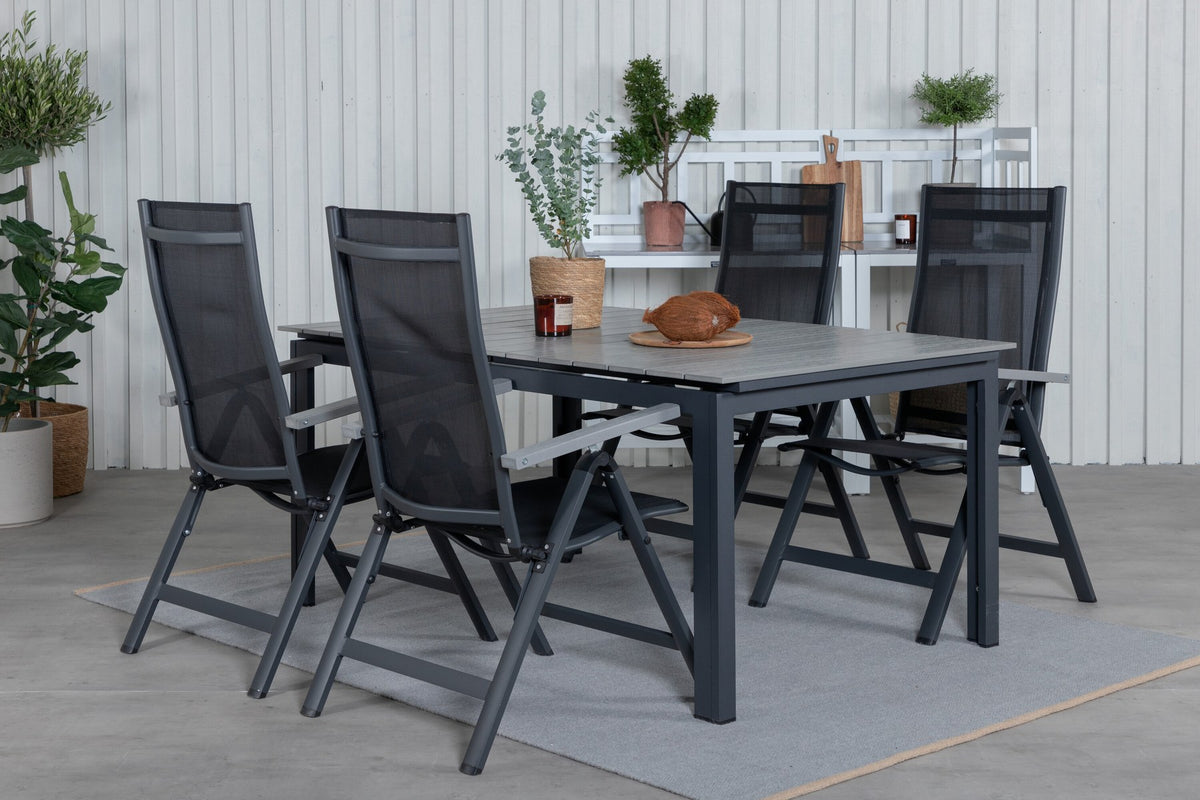 Schwarzer Albany-Stuhl mit grauem Teakholz und Textilene neben ausziehbarem Levels Gartentisch aus Aluminium und Aintwood in Schwarz/Grau