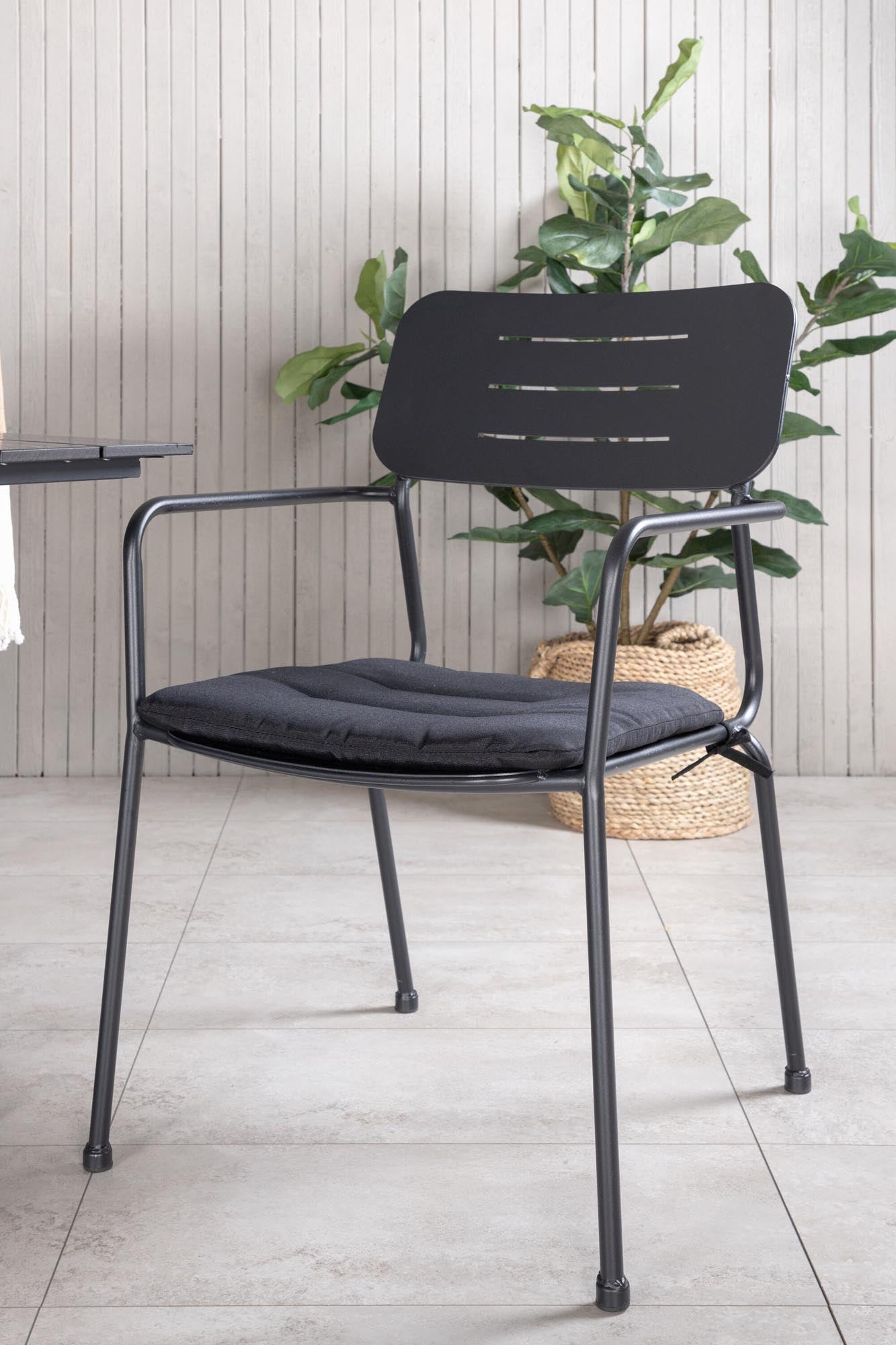 Denver Outdoor-Tischset + Nicke 120cm/4St. in Schwarz präsentiert im Onlineshop von KAQTU Design AG. Gartentischset ist von Venture Home