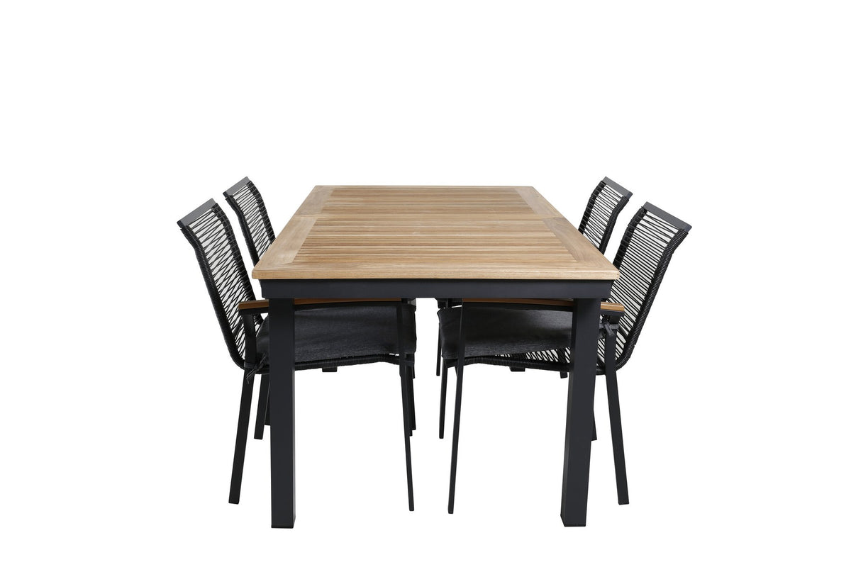Zwei schwarze Aluminium-Stühle mit Polyester-Bezug und ein rechteckiger, ausziehbarer Teak-Tisch mit schwarzer Tischplatte.