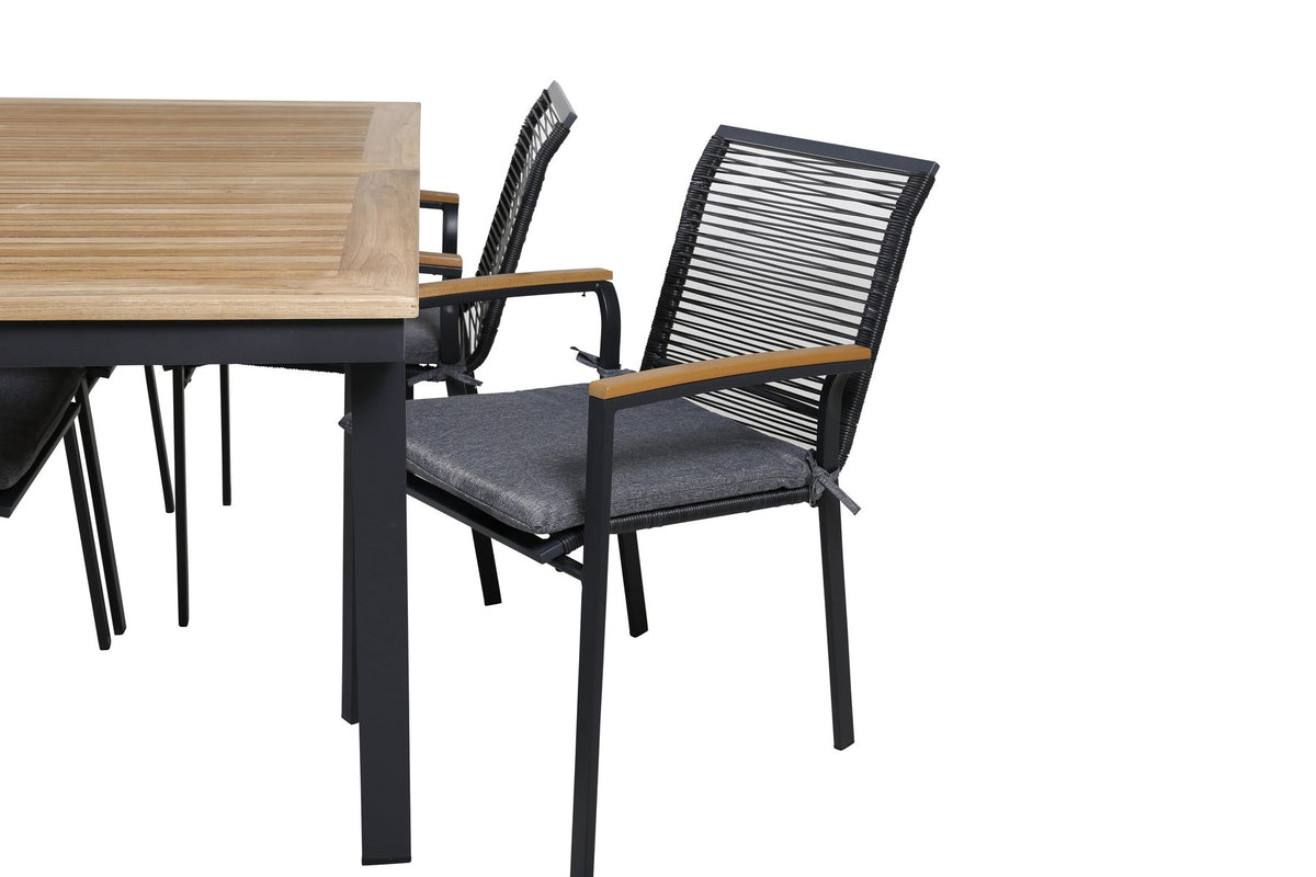Zwei schwarze Aluminium-Stühle mit Polyester-Bezug und ein rechteckiger, ausziehbarer Teak-Tisch mit schwarzer Tischplatte.