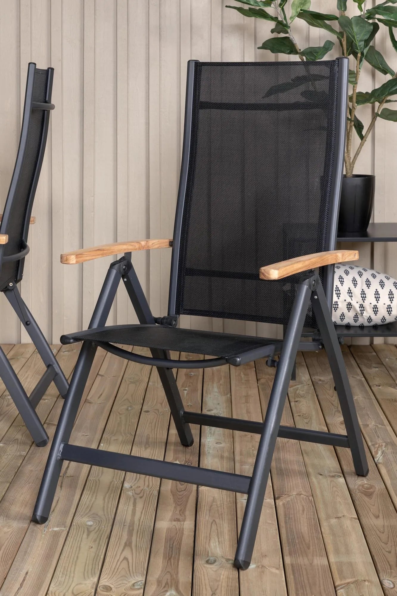 Elegantes Panama Gartentischset von Venture Home, ausziehbar, ideal für Garten oder Terrasse, robust und zeitlos gestaltet.