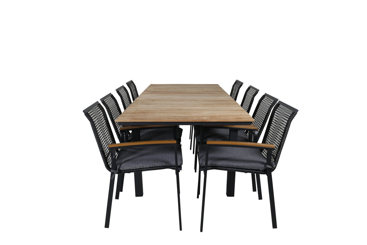 Foto eines schwarzen 2er-Stuhlsets mit Aluminiumgestell und Polyesterbezug neben einem rechteckigen Teak-Esstisch in Natur mit Stahlbeinen.