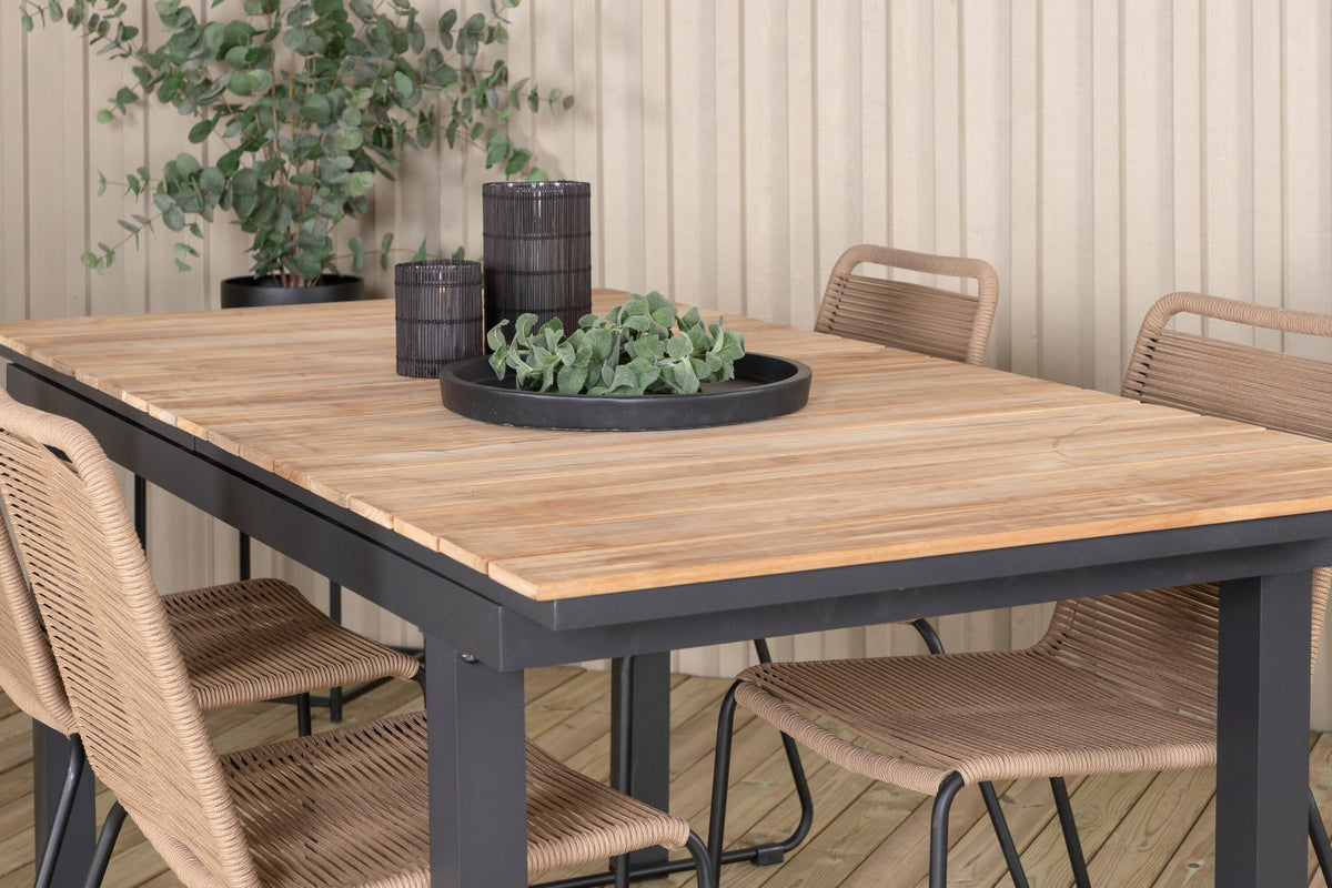 Rechteckiger Esstisch aus Teak und Aluminium in Natur mit zwei Esszimmerstühlen in Braun mit Pulverbeschichtung, Outdoor-Set von Venture Home.