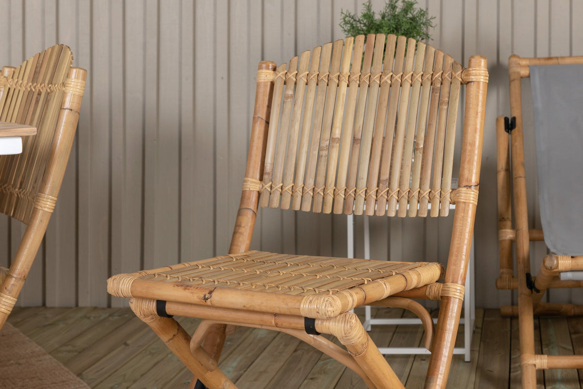 Gartentischset Cane & Mexico von Venture Home: Teakholz-Tisch mit Rattan-Beinen und Aluminium-Stühle in Natur, ausziehbar auf 240 cm.