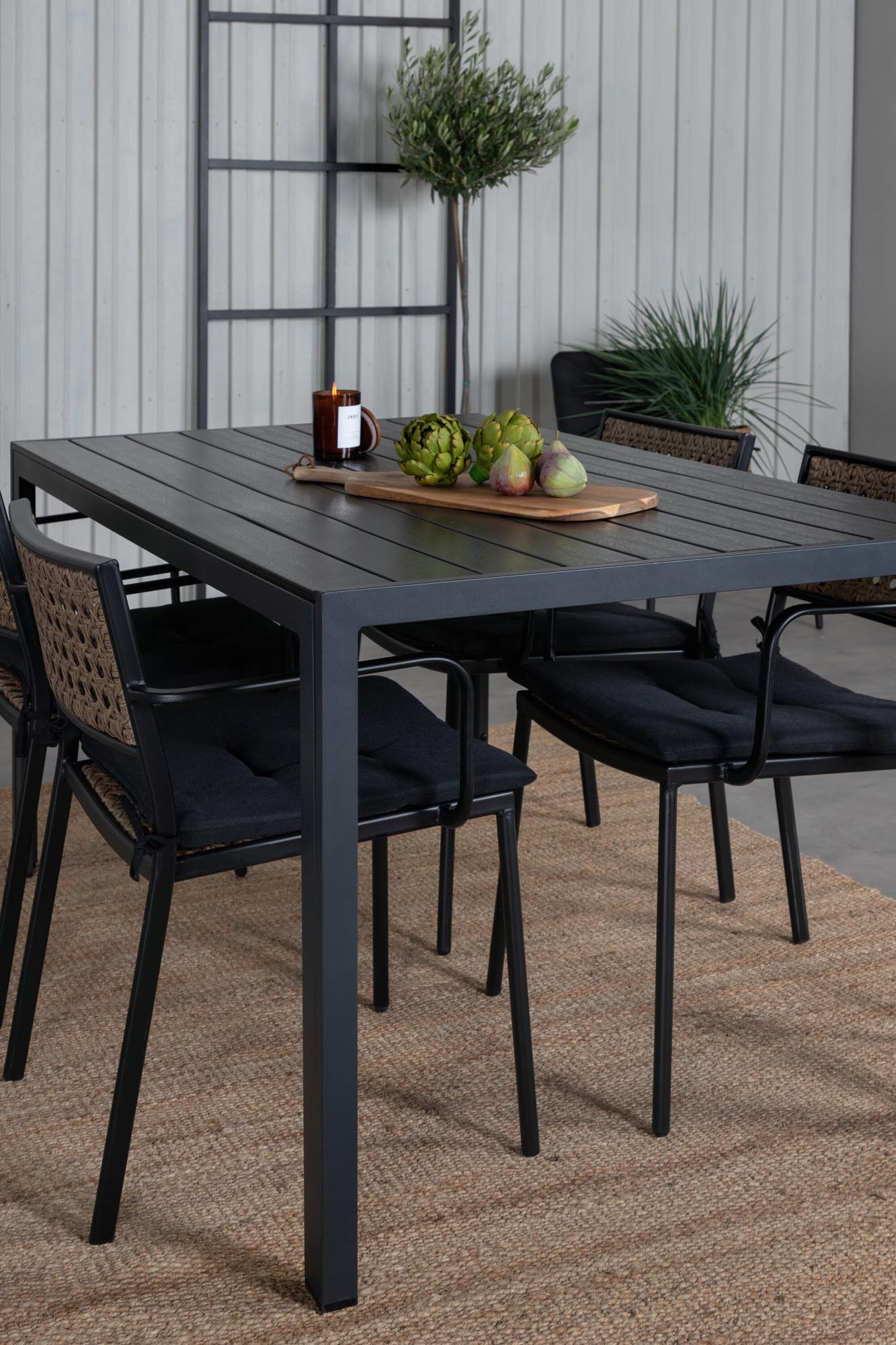 Break Outdoor-Tischset + Paola 150cm/4St. in Schwarz, Natur präsentiert im Onlineshop von KAQTU Design AG. Gartentischset ist von Venture Home