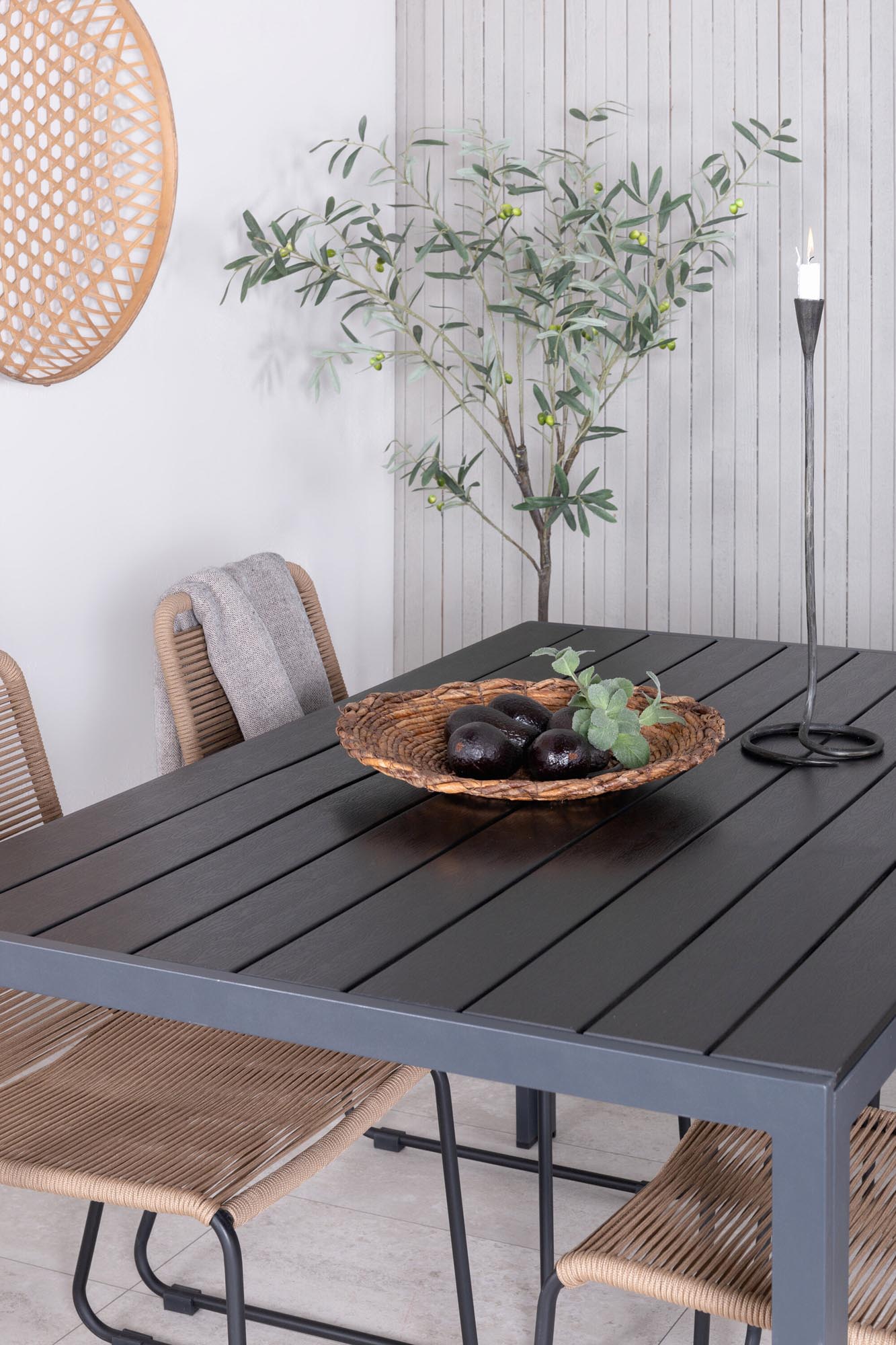 Break Outdoor-Tischset + Lindos Stack 150cm/4St. in Schwarz Braun präsentiert im Onlineshop von KAQTU Design AG. Gartentischset ist von Venture Home