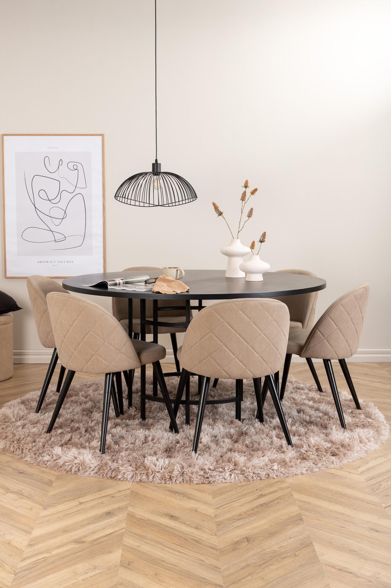 Esszimmerset Copenhagen + Velvet ⌀140cm/6St. in Schwarz / Beige dunkel präsentiert im Onlineshop von KAQTU Design AG. Esszimmerset ist von Venture Home