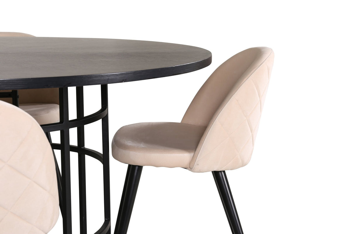 Esstisch Copenhagen mit brauner MDF-Furnier-Platte, Stahlbeinen und cremefarbenen Velvet-Stühlen mit schwarzem, pulverbeschichtetem Gestell.