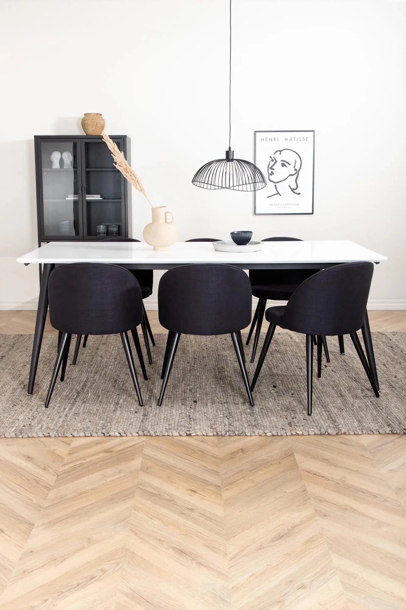 Elegantes Jimmy Esszimmerset, 195cm, 6 Stühle, von Venture Home.