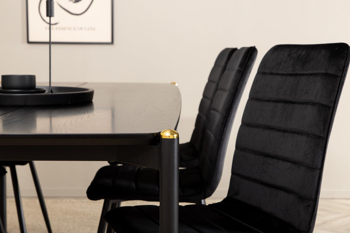 Esszimmerset Pelle mit schwarzem MDF-Tisch mit Furnier und sechs Windu Stühlen aus schwarzem Samt mit Metallgestell und Kissen.