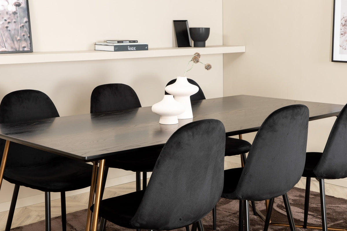 Esszimmerset Petra + Polar: schwarzer Tisch mit MDF-Furnierplatte auf Stahlbeinen, sechs Stühle mit Samt-Sitzkissen und Bugholzbeinen.