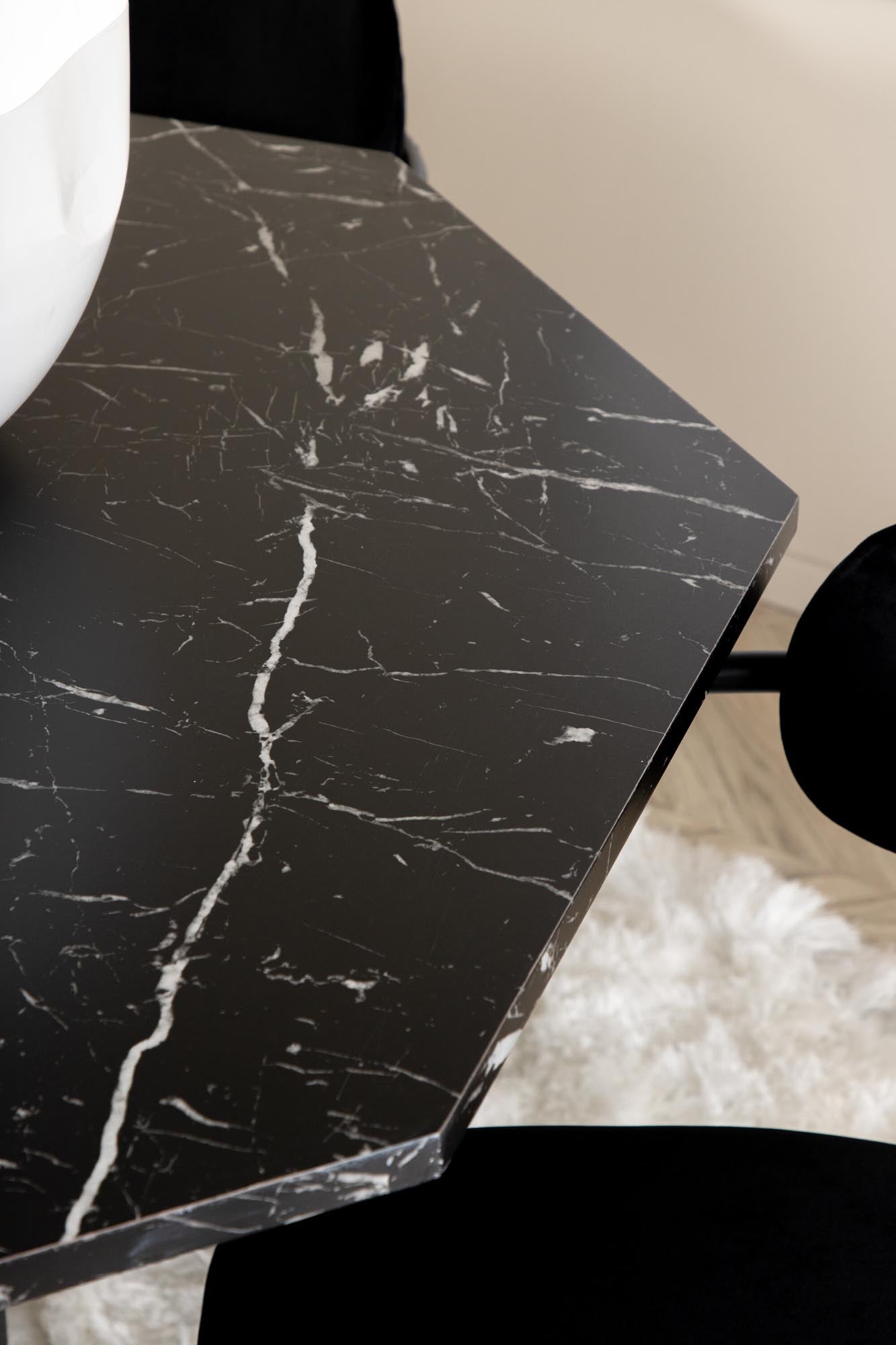 Marbs Esszimmerset + Arrow ⌀110cm/4St. in Schwarz präsentiert im Onlineshop von KAQTU Design AG. Esszimmerset ist von Venture Home