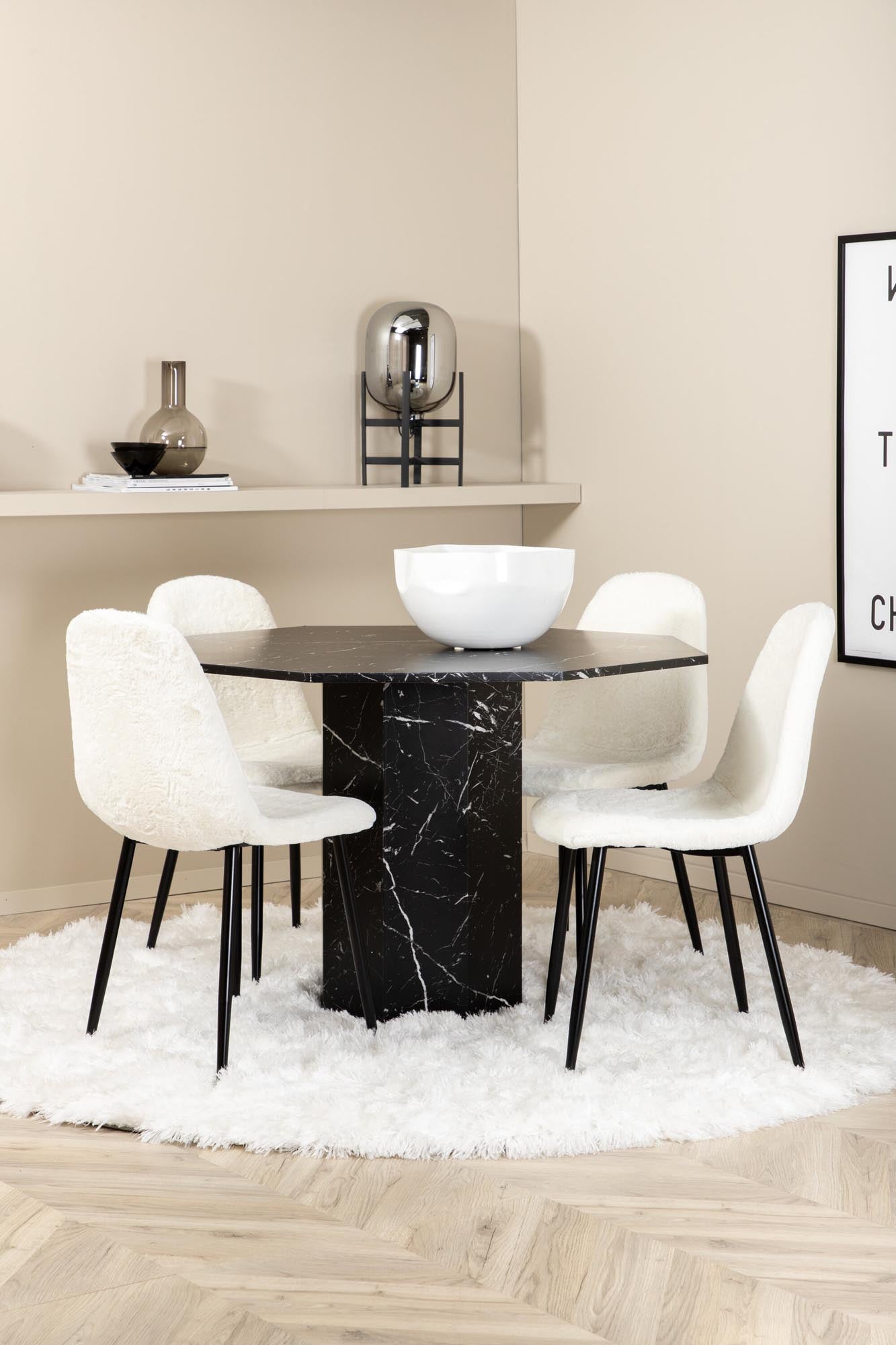Marbs Esszimmerset + Polar ⌀110cm/4St. in Schwarz präsentiert im Onlineshop von KAQTU Design AG. Esszimmerset ist von Venture Home