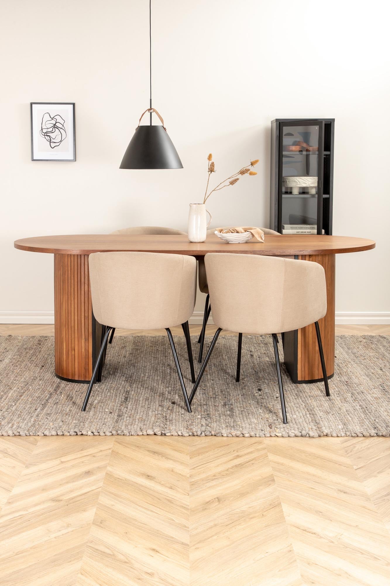 Bianca Esszimmerset + Berit 200cm/4St. in Walnuss / Schwarz präsentiert im Onlineshop von KAQTU Design AG. Esszimmerset ist von Venture Home