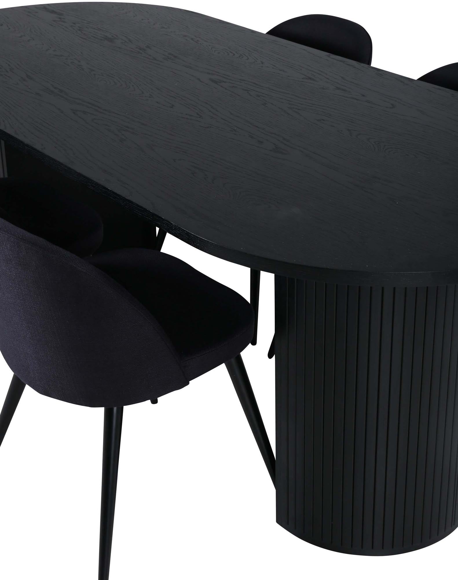 Entdecken Sie das Bianca Esszimmerset von Venture Home: 200 cm Tisch und 4 luxuriöse Velvet-Stühle für einladende Essbereiche und unvergessliche Momente.