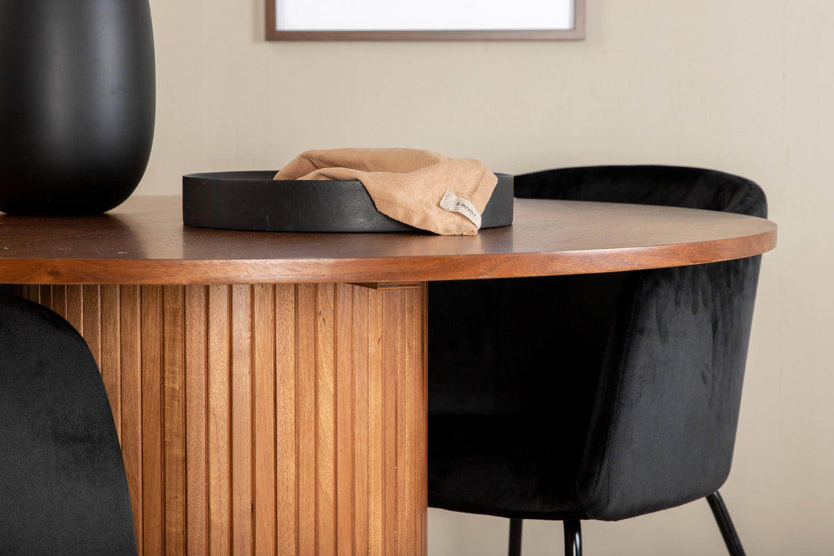 Bianca Esszimmerset + Berit ⌀110cm/4St. in Walnuss / Schwarz präsentiert im Onlineshop von KAQTU Design AG. Esszimmerset ist von Venture Home