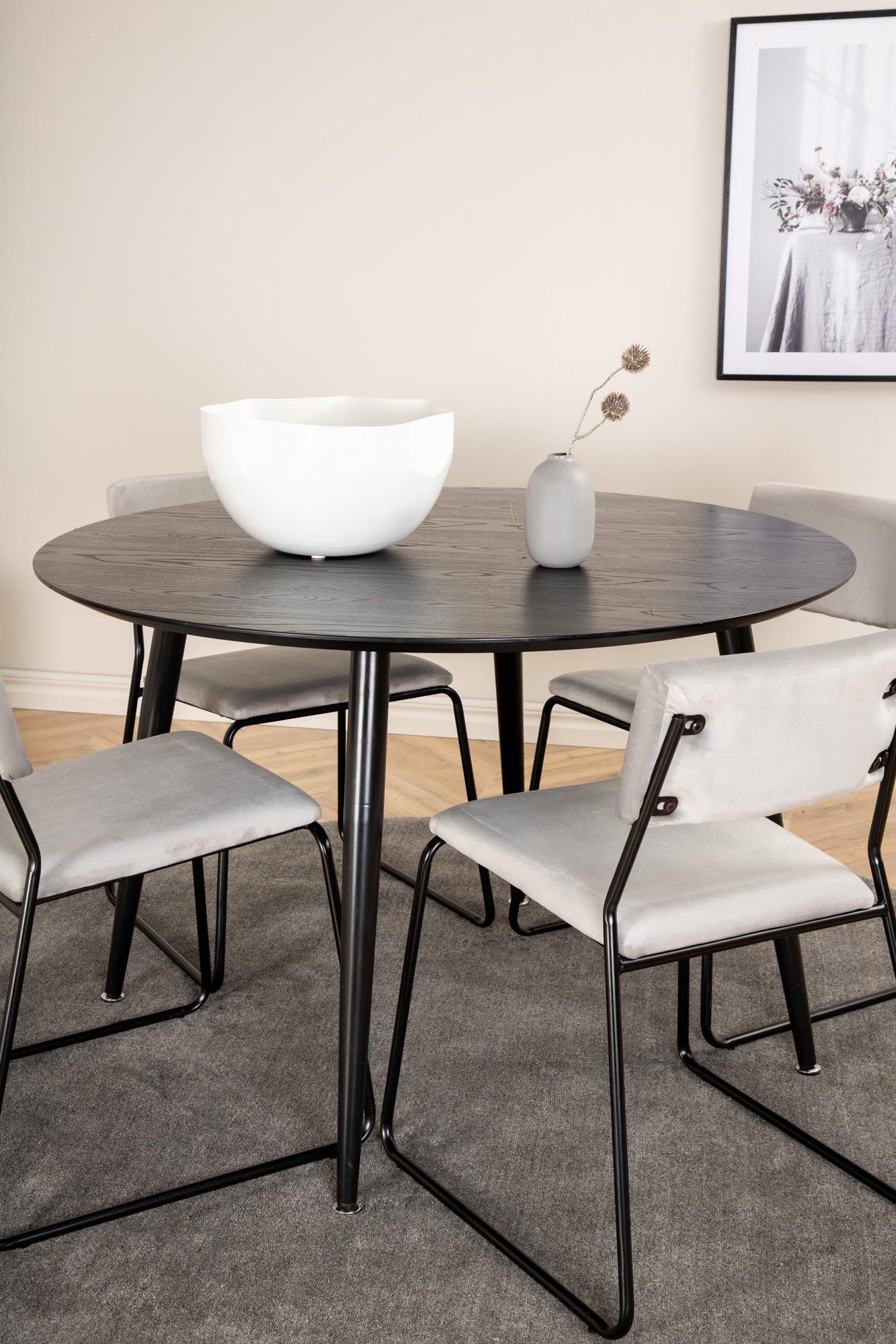 Stilvolles Dipp Esszimmerset von Venture Home: 115 cm Tisch und 4 elegante Stühle für gesellige Abende und modernes Wohnen.