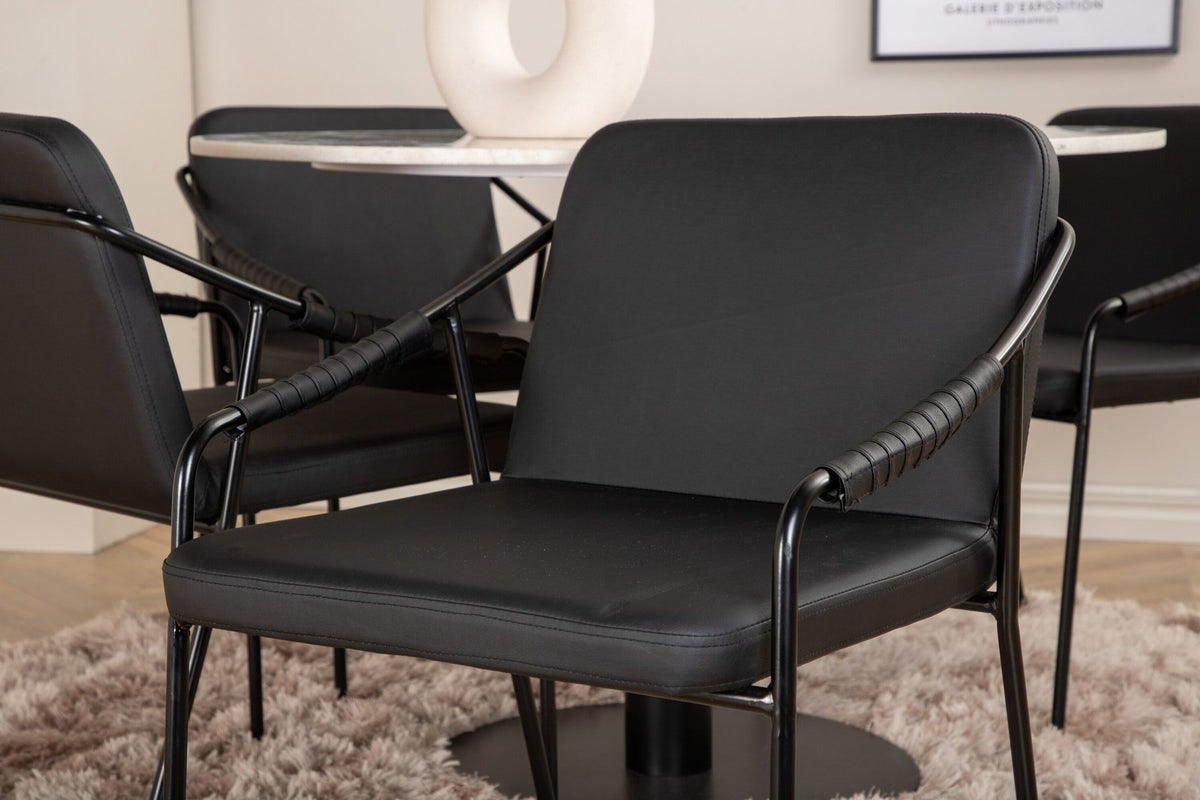 Rundes Esszimmerset mit weisser Marmor-Optik-Tischplatte ⌀106 cm und zwei schwarzen Stühlen mit Pulverbeschichtung und Eisenbeinen von Venture Home.