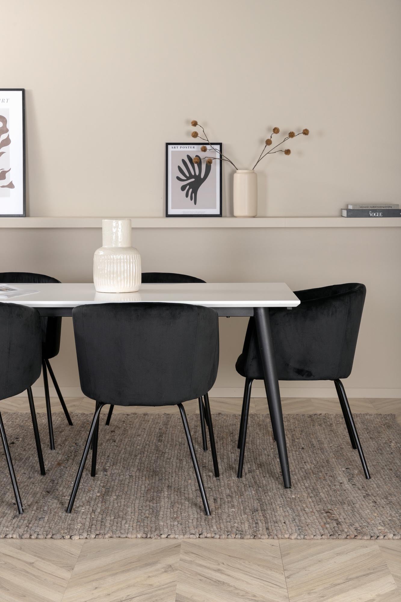 Jimmy Esszimmerset + Berit 195cm/6St. in Schwarz präsentiert im Onlineshop von KAQTU Design AG. Esszimmerset ist von Venture Home