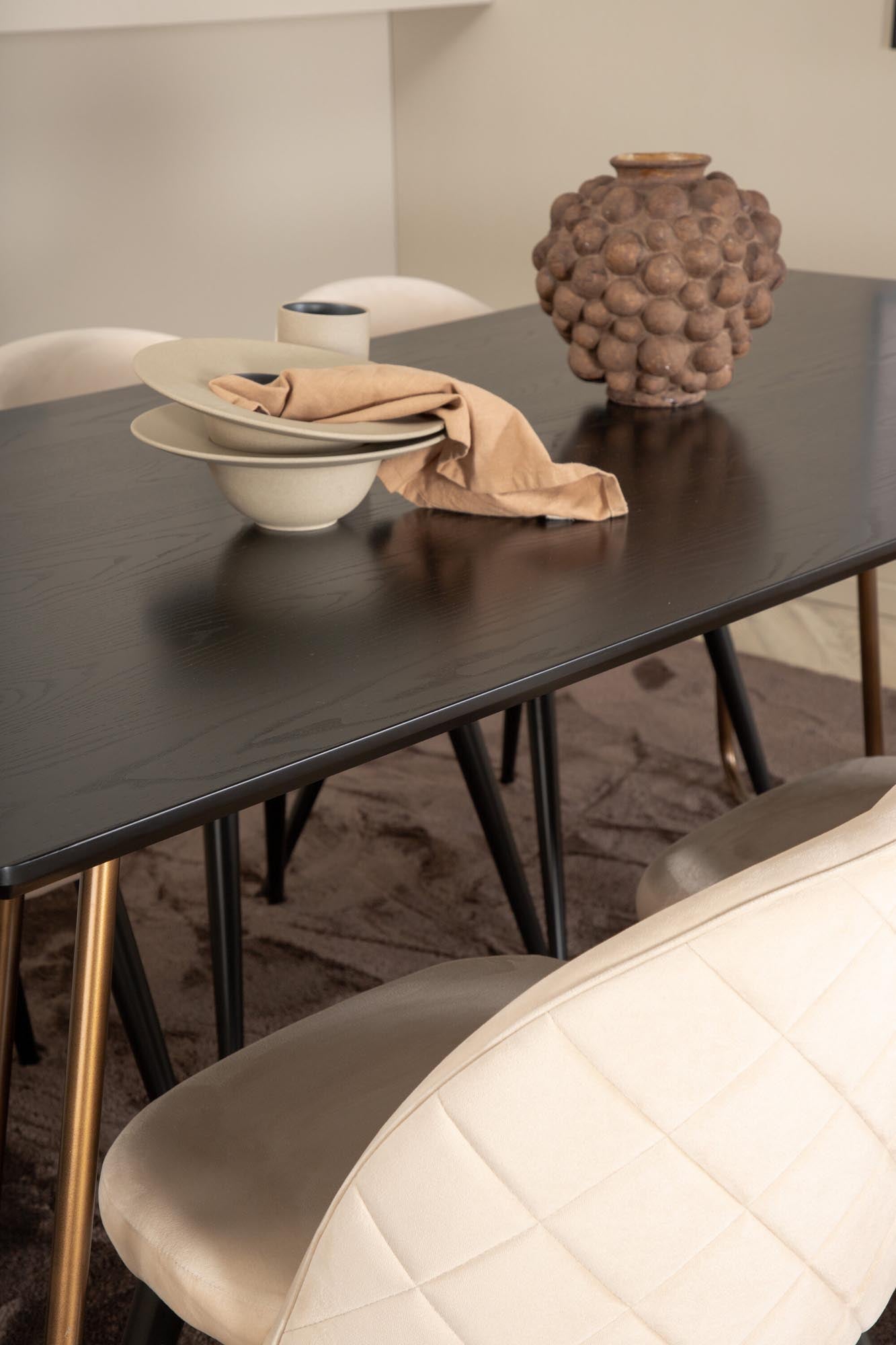 Petra Esszimmerset + Velvet 190cm/6St. in Schwarz / Kupfer präsentiert im Onlineshop von KAQTU Design AG. Esszimmerset ist von Venture Home