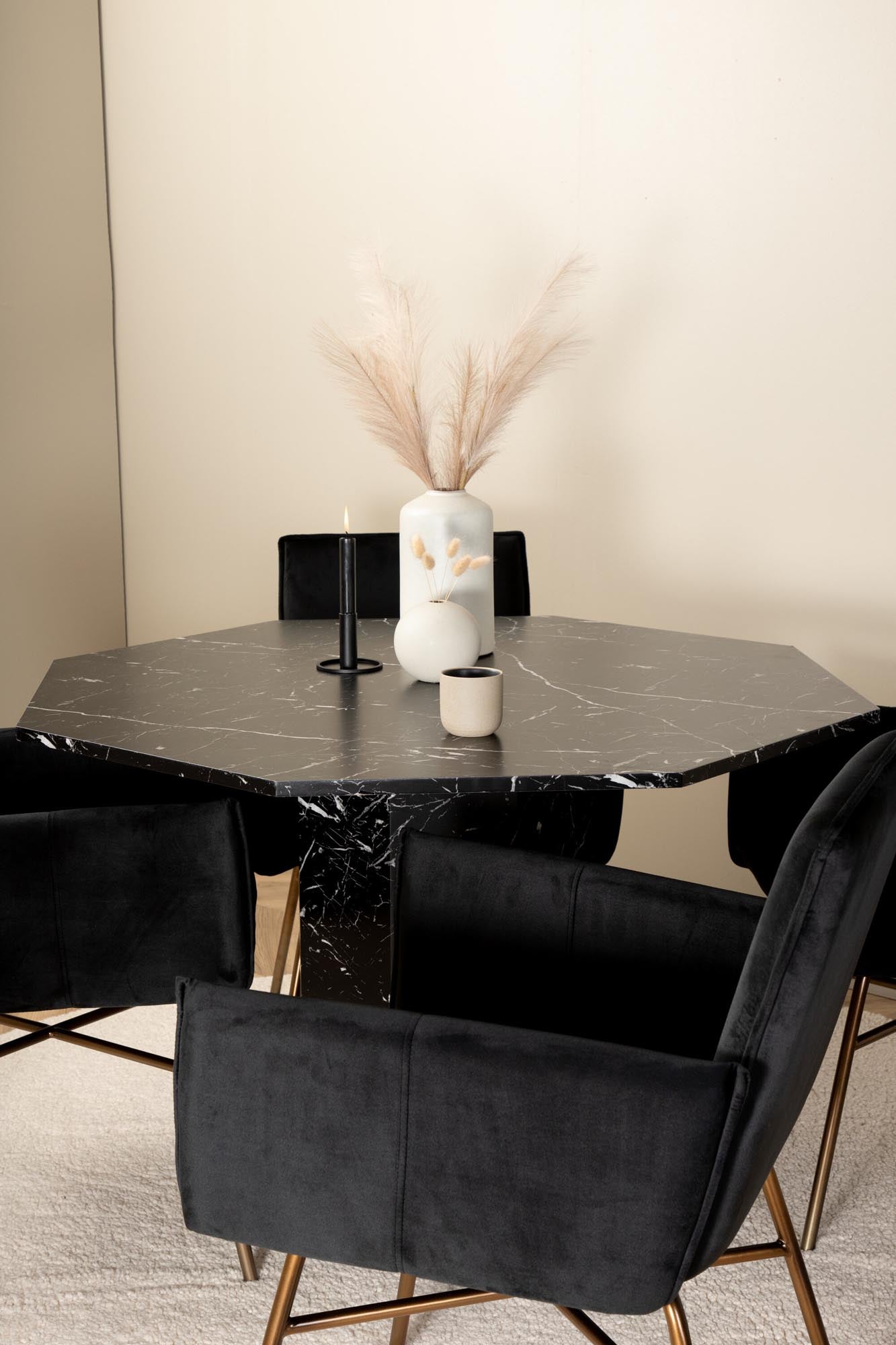 Marbs Esszimmerset + Petra ⌀110cm/4St. in Schwarz, Kupfer präsentiert im Onlineshop von KAQTU Design AG. Esszimmerset ist von Venture Home