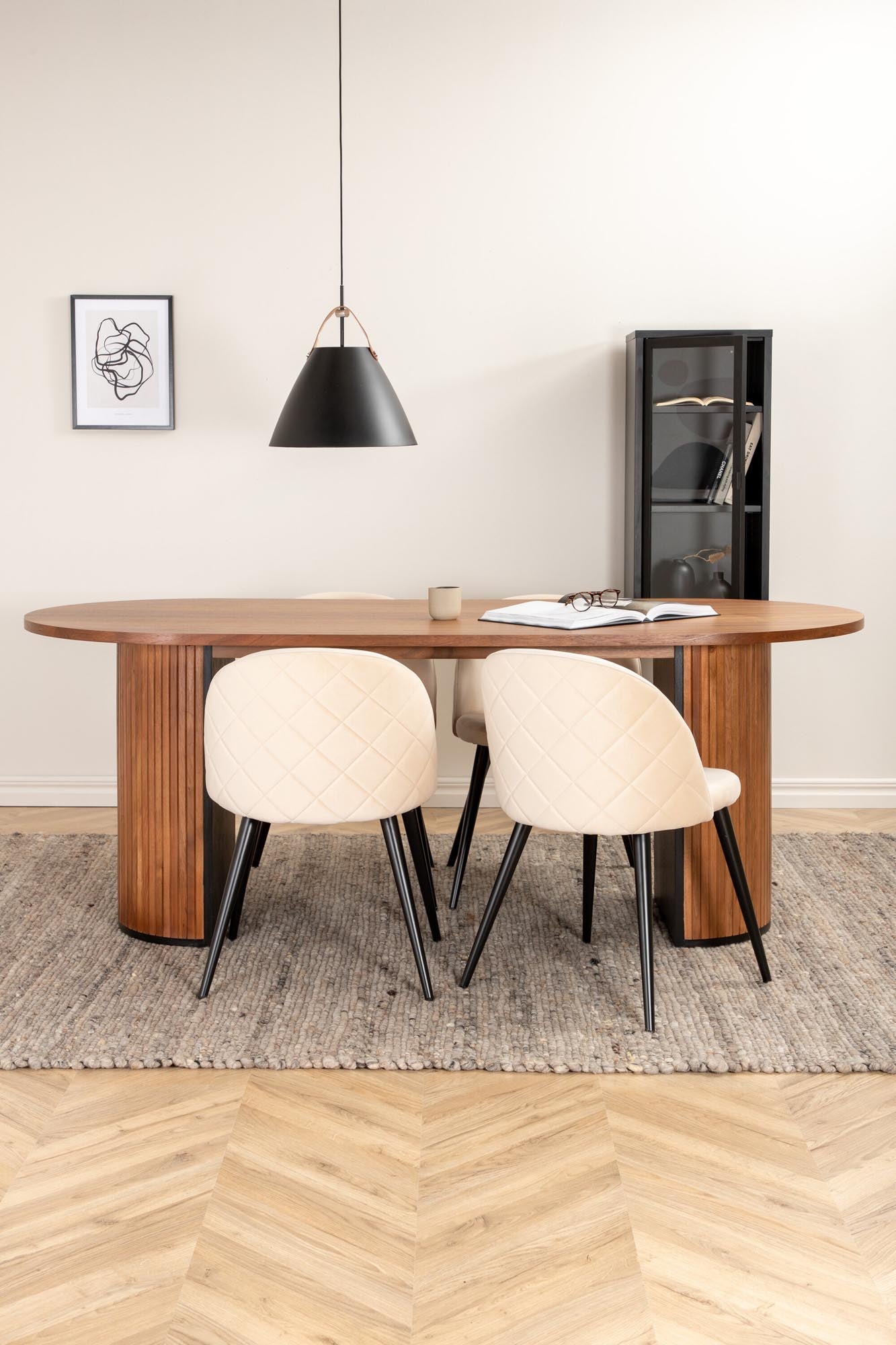 Bianca Esszimmerset + Velvet 200cm/4St. in Walnuss / Schwarz präsentiert im Onlineshop von KAQTU Design AG. Esszimmerset ist von Venture Home