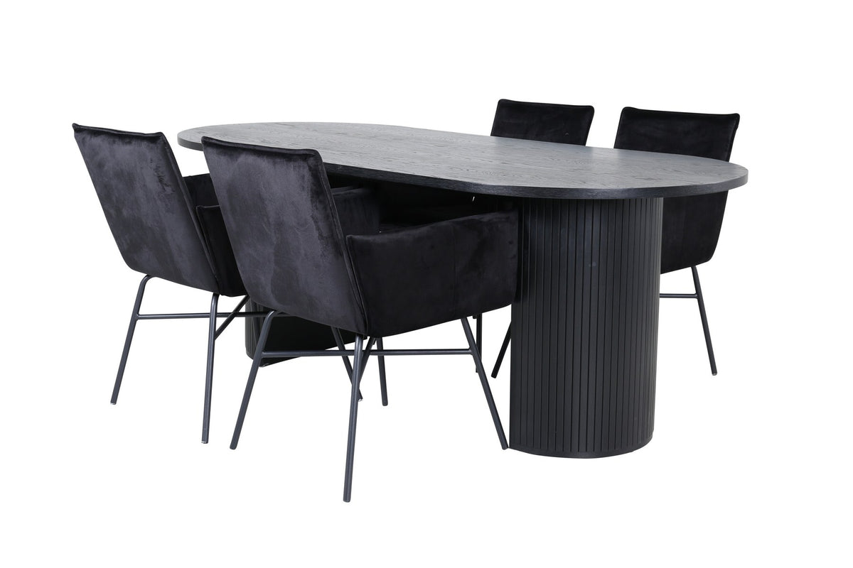 Ovaler Esstisch 200x90 cm aus MDF mit schwarzem Furnier und vier Esszimmerstühle mit kupferfarbenen Beinen und schwarzem Samtbezug.