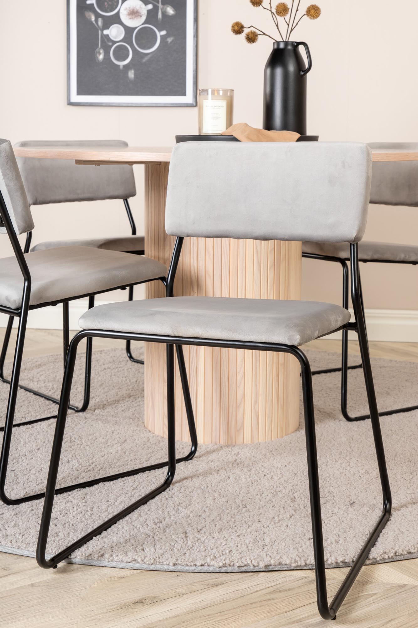 Bianca Esszimmerset + Kenth ⌀110cm/4St. in Weiss / Schwarz präsentiert im Onlineshop von KAQTU Design AG. Esszimmerset ist von Venture Home