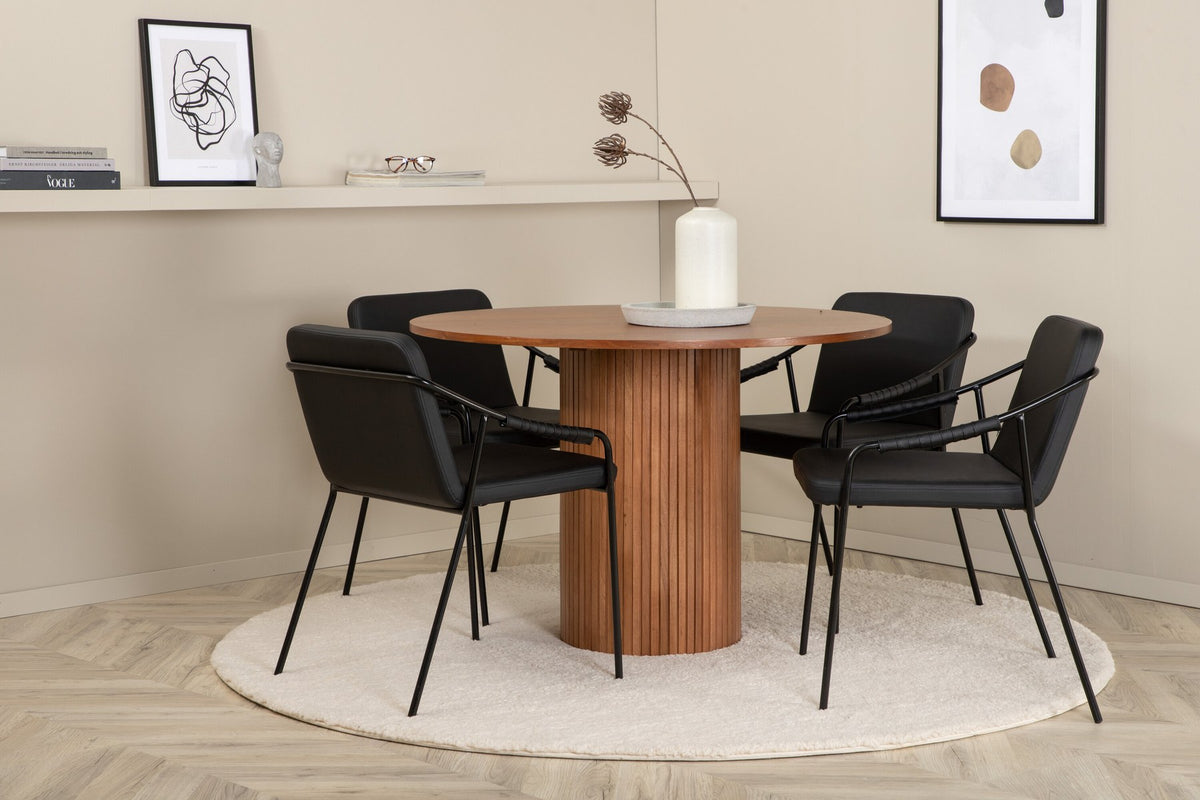 Rundes Esszimmerset mit Tisch aus MDF in Nussbaum-Optik ⌀110 cm und zwei schwarzen Stühlen mit Pulverbeschichtung und Eisenbeinen.