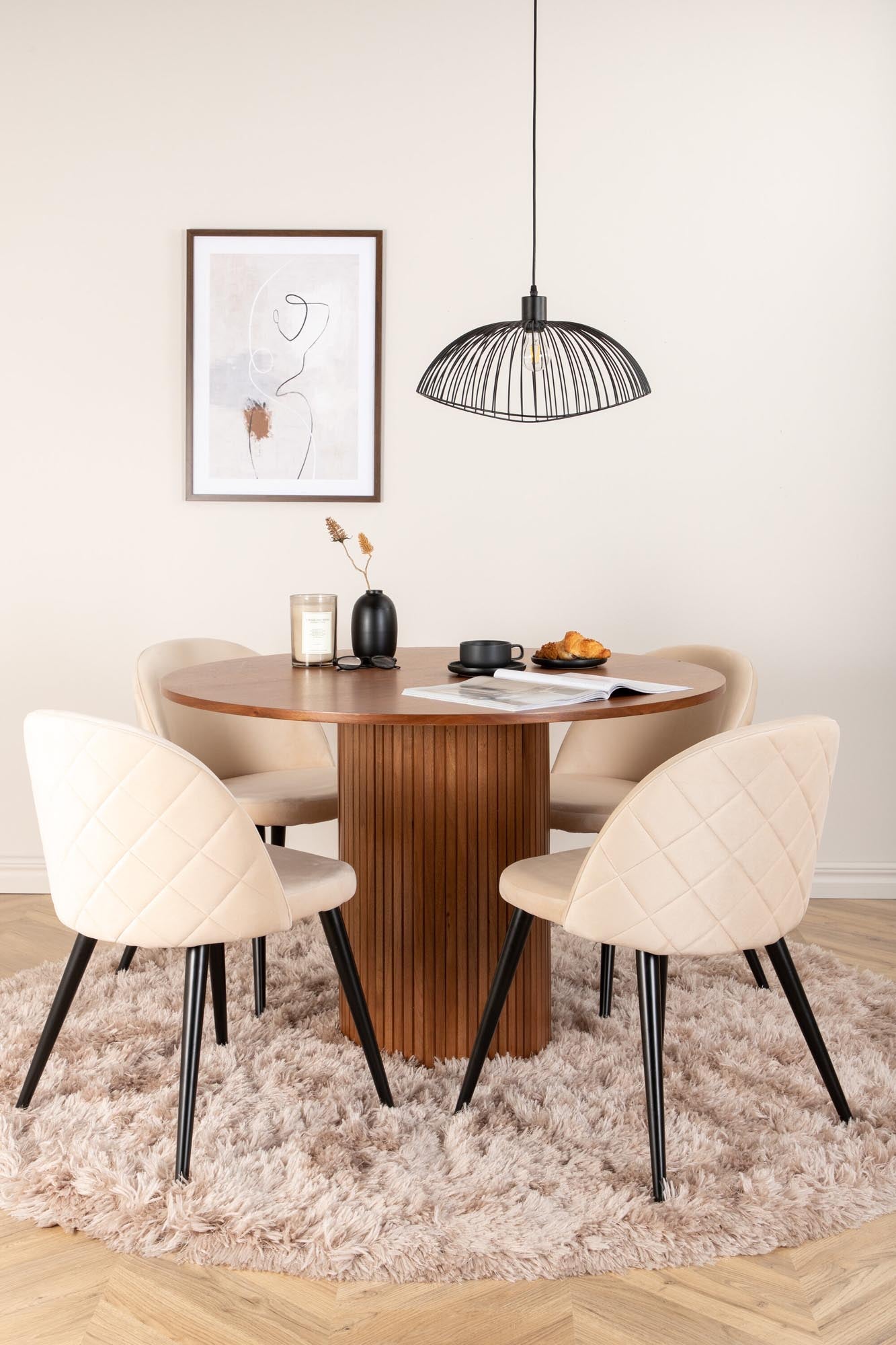 Elegantes Bianca Esszimmerset mit 110 cm Tisch und 4 stilvollen Stühlen aus Velvet. Ideal für gesellige Runden und zeitlose Einrichtung.