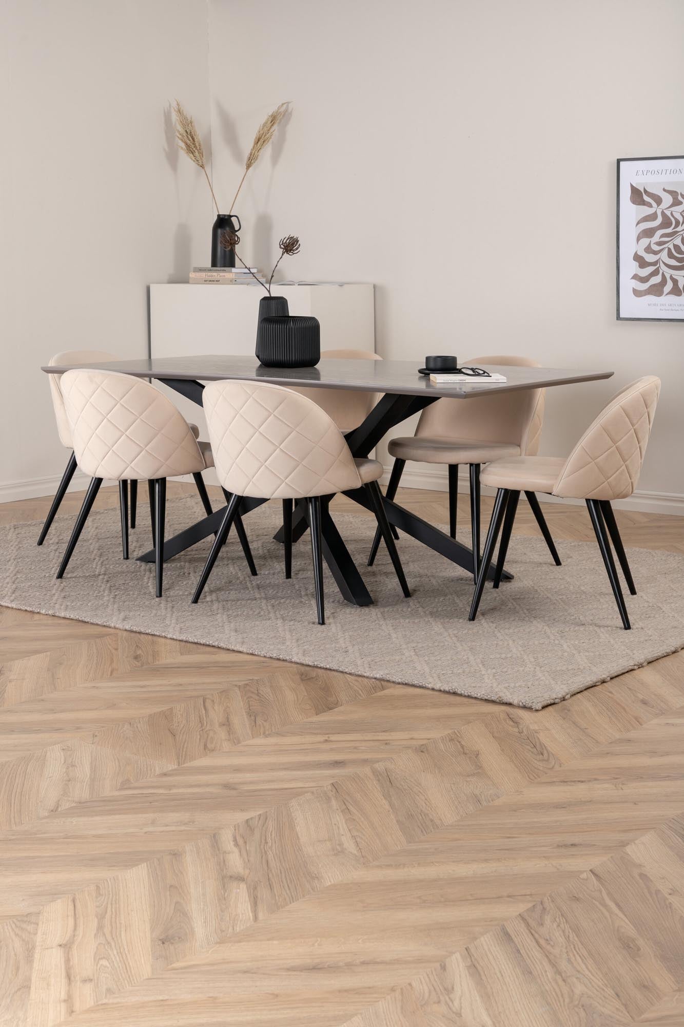 Piazza Esszimmerset + Velvet 180cm/6St. in Grau / helles Beige / Schwarz präsentiert im Onlineshop von KAQTU Design AG. Esszimmerset ist von Venture Home