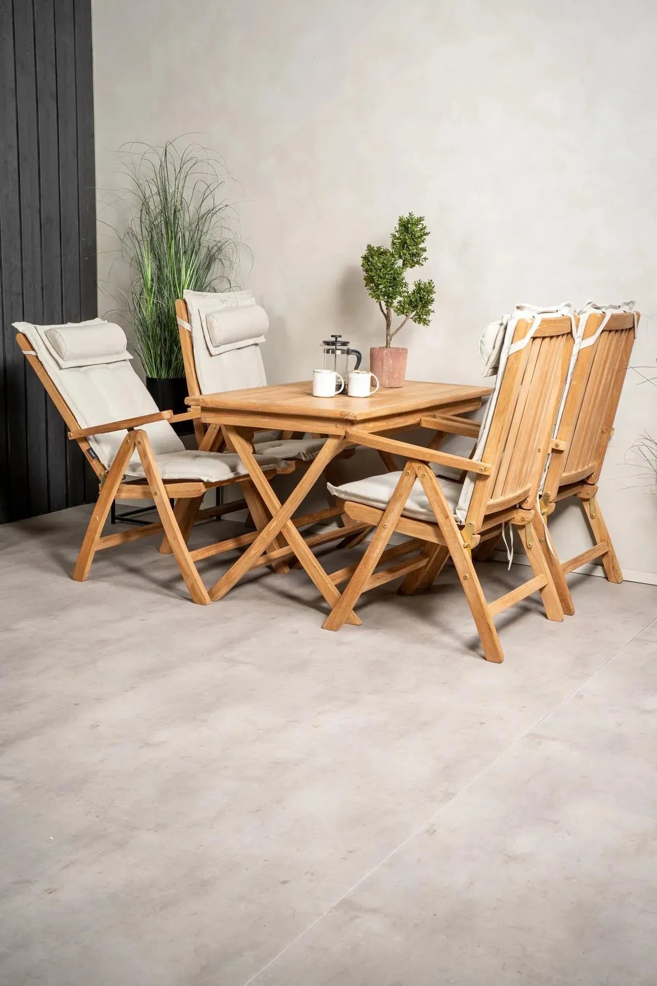 Robustes Kenya Tischset 120cm für 4, perfekt für Outdoor-Dining.